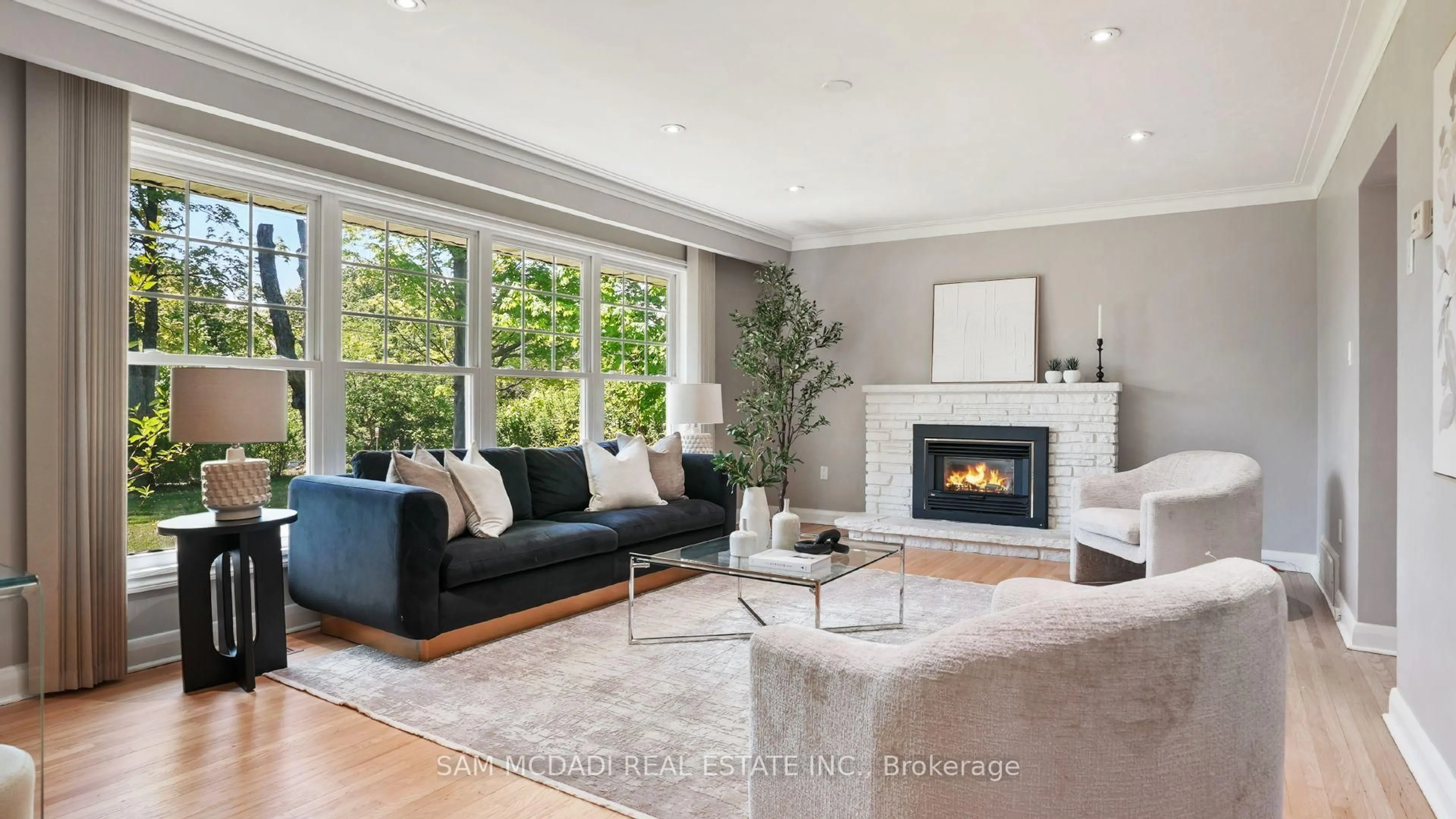 Living room with furniture, unknown for 7079 Second Line, Mississauga Ontario L5W 1A1