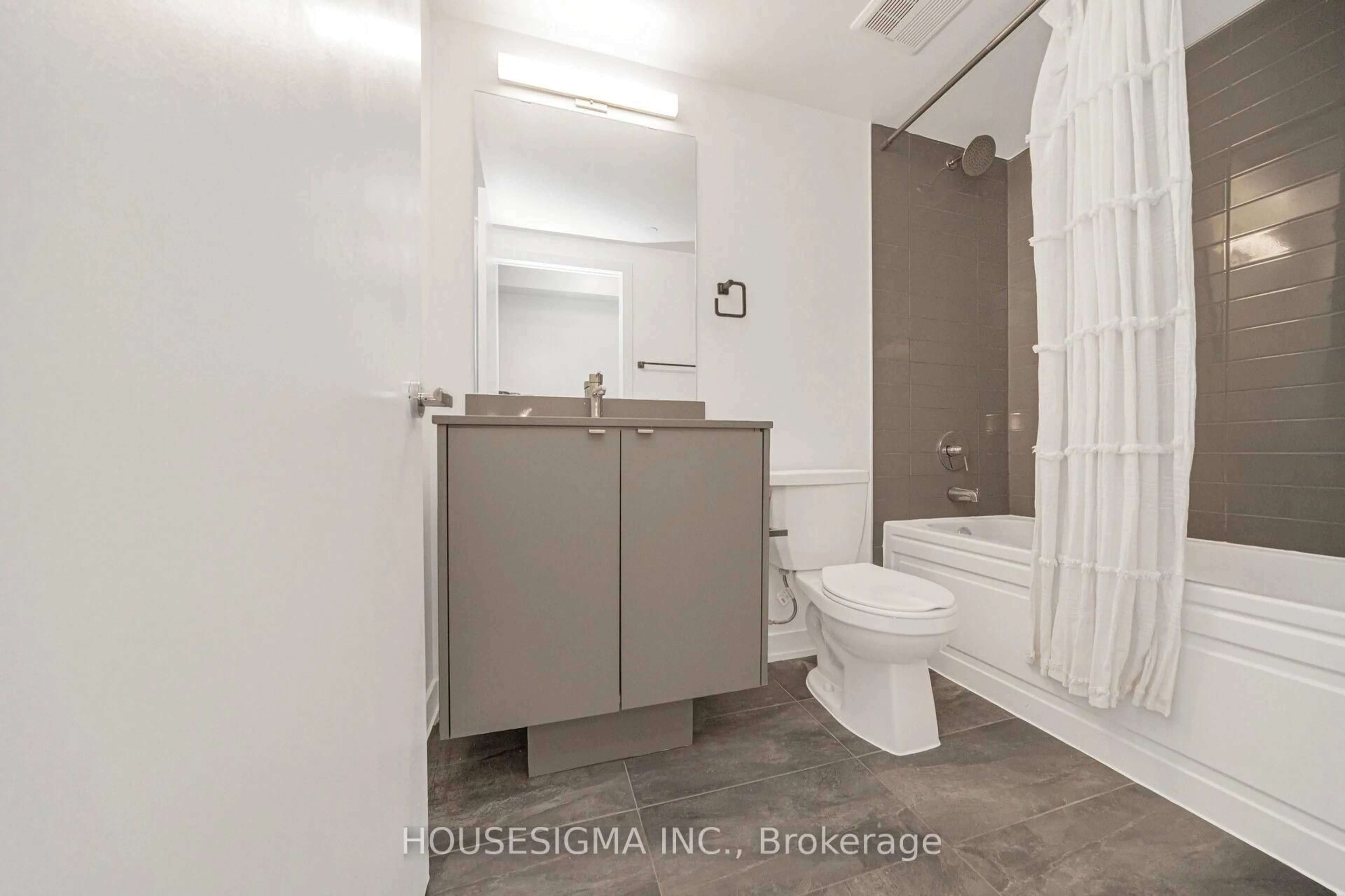 Standard bathroom, unknown for 3200 Dakota Common #B402, Burlington Ontario L7M 2A7