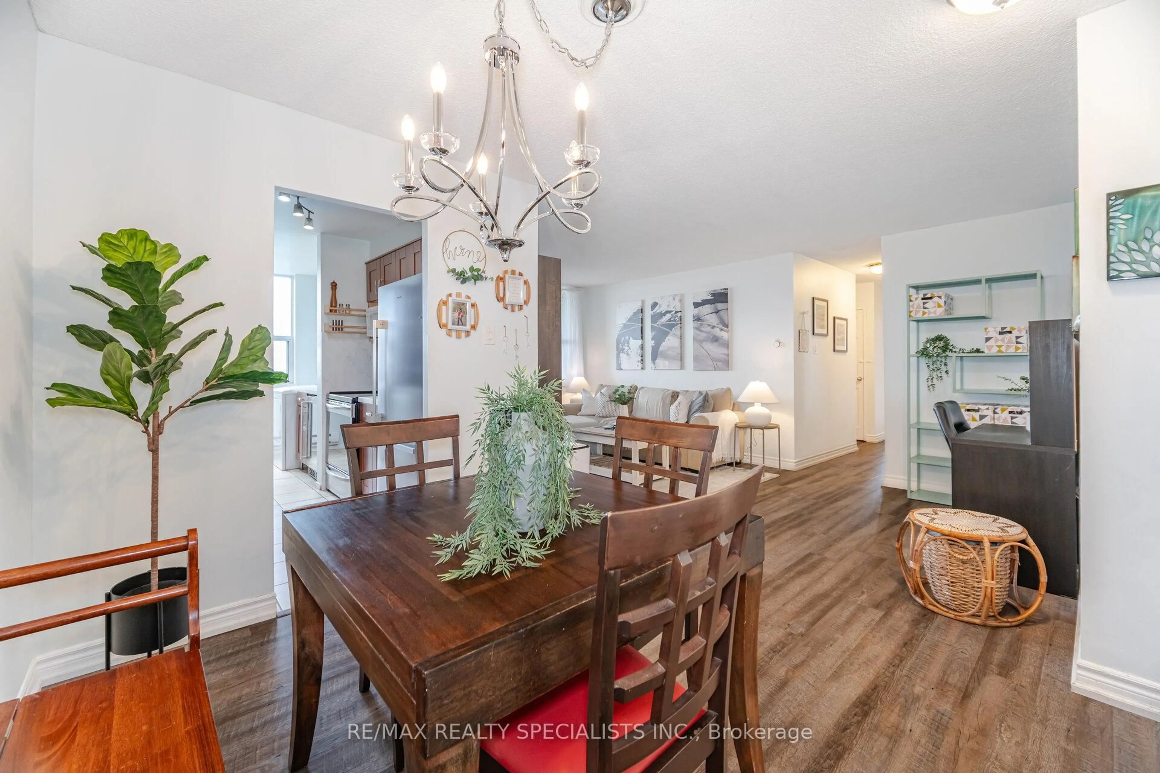 Dining room, wood/laminate floor for 966 Inverhouse Dr #1402, Mississauga Ontario L5J 4B6