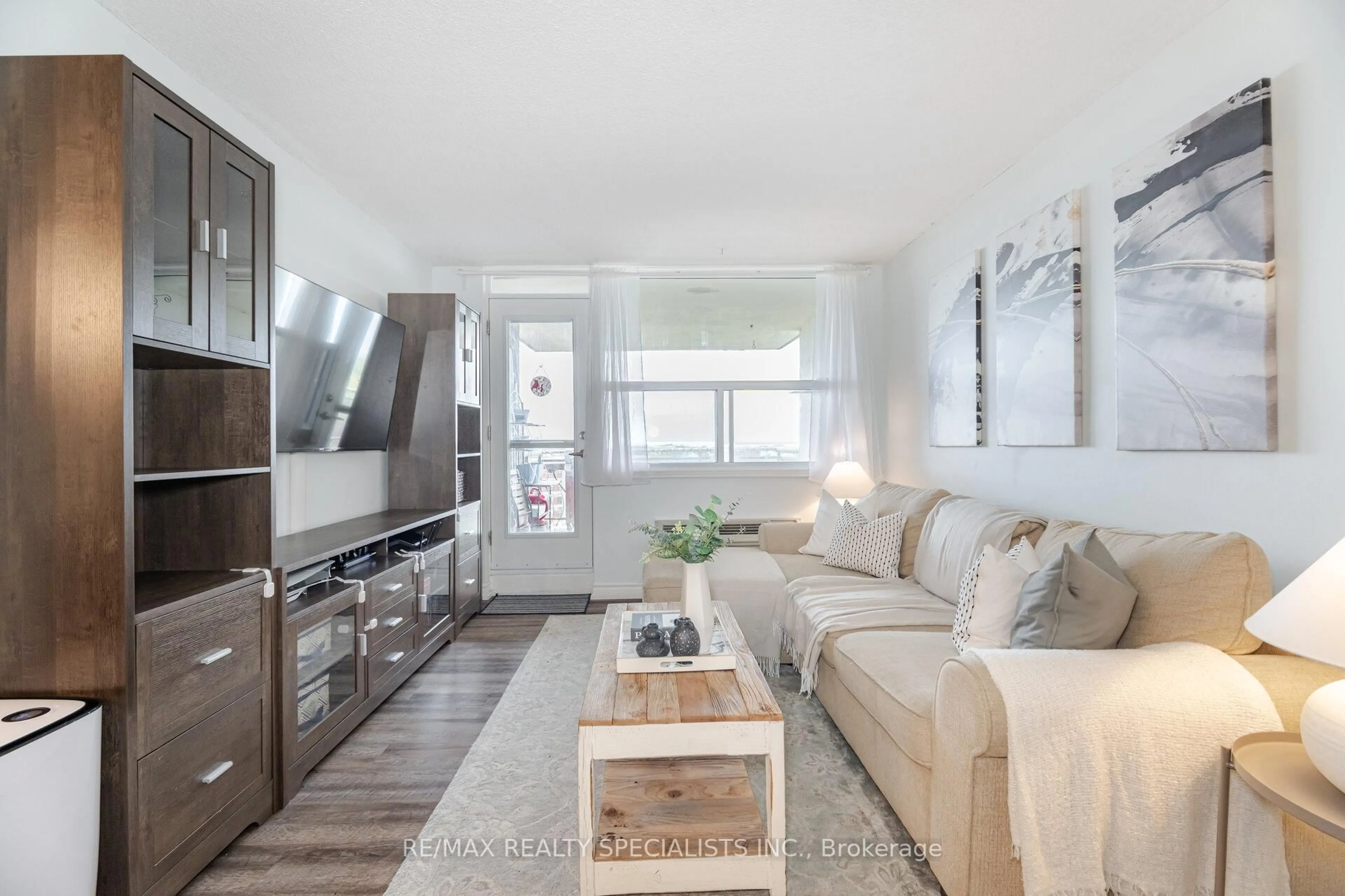 Living room with furniture, unknown for 966 Inverhouse Dr #1402, Mississauga Ontario L5J 4B6