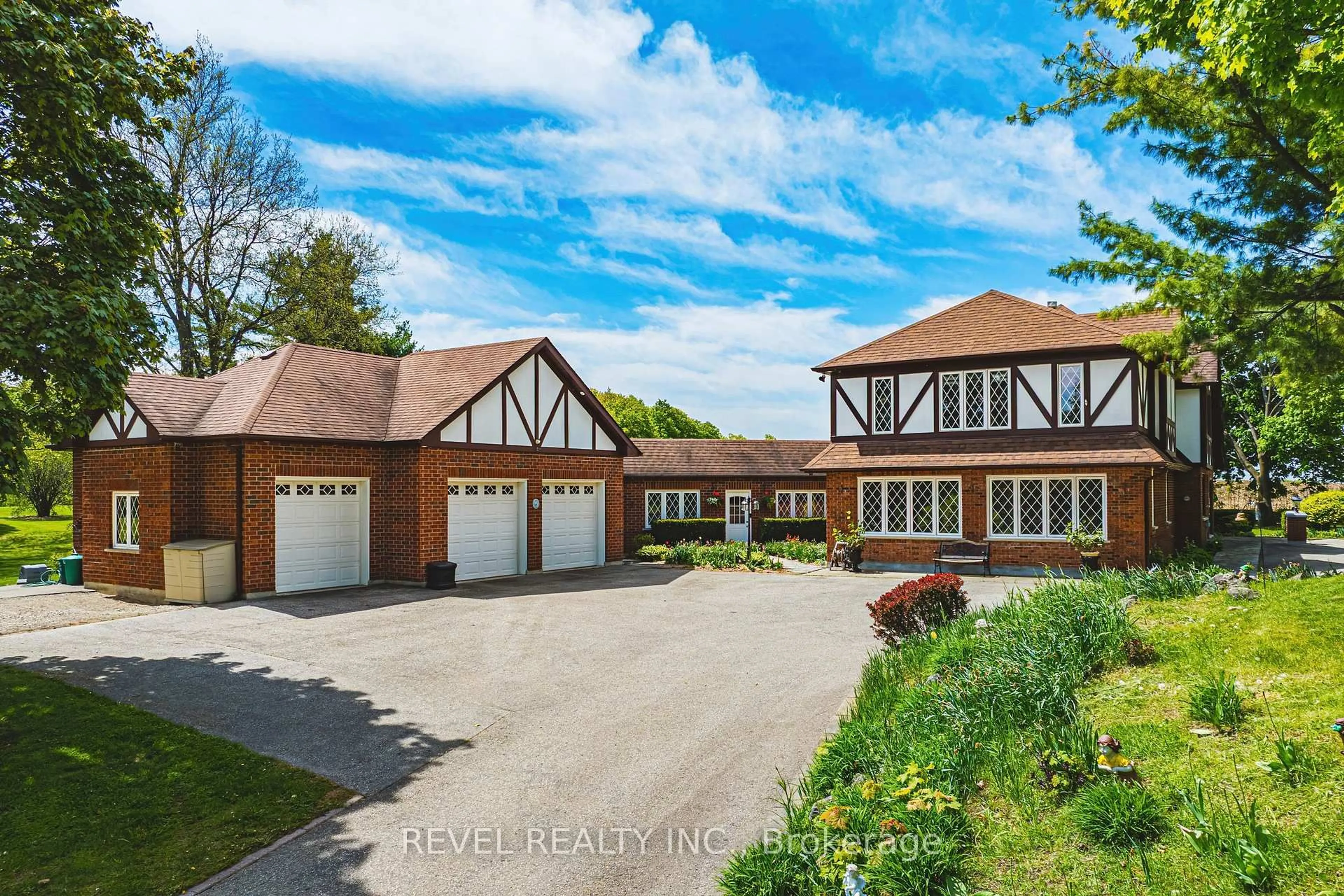 A pic from outside/outdoor area/front of a property/back of a property/a pic from drone, street for 1194 20 Sdrd, Milton Ontario L0P 1J0