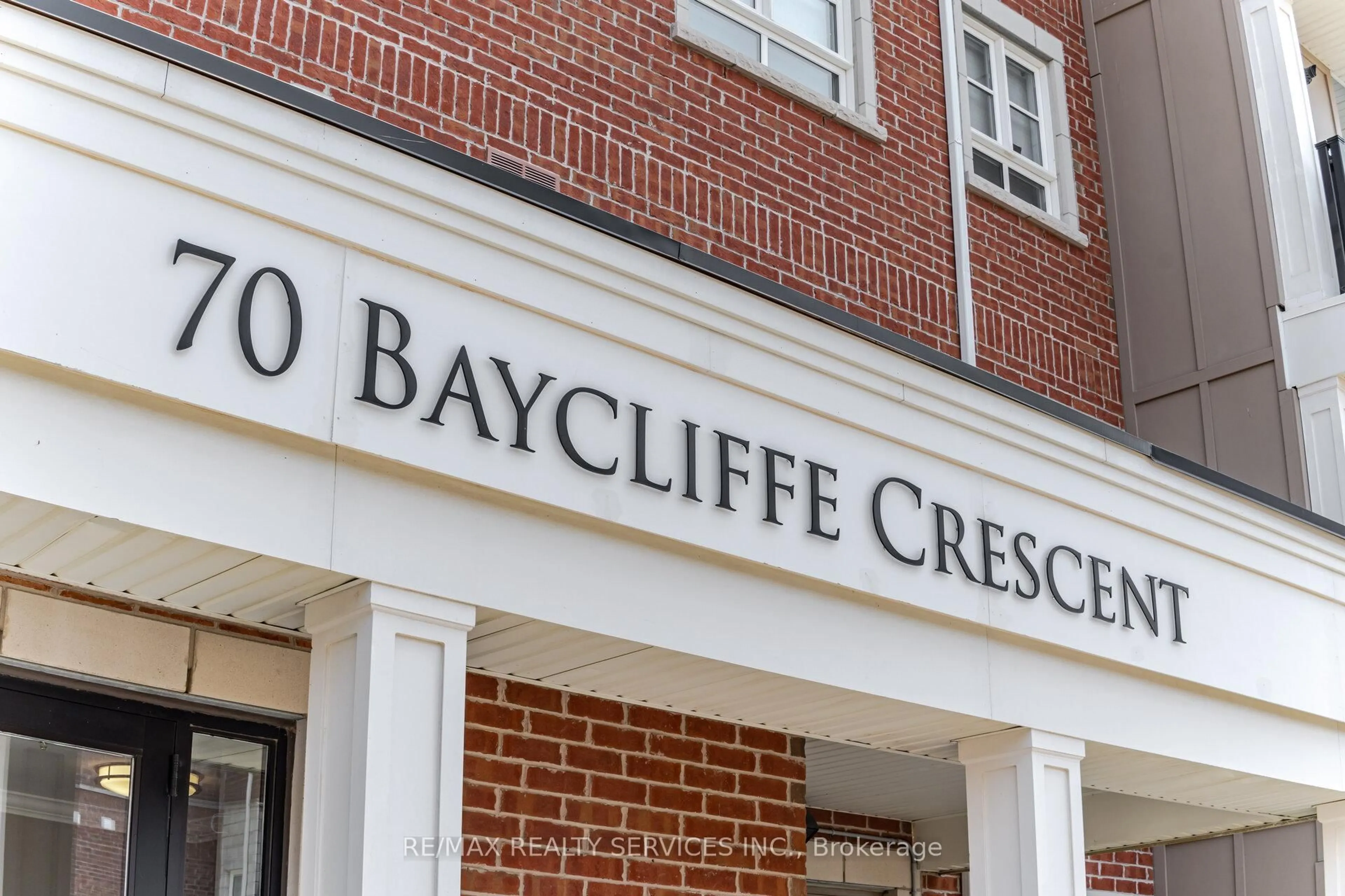 Indoor foyer for 70 baycliffe Cres #408, Brampton Ontario L7A 0Z5