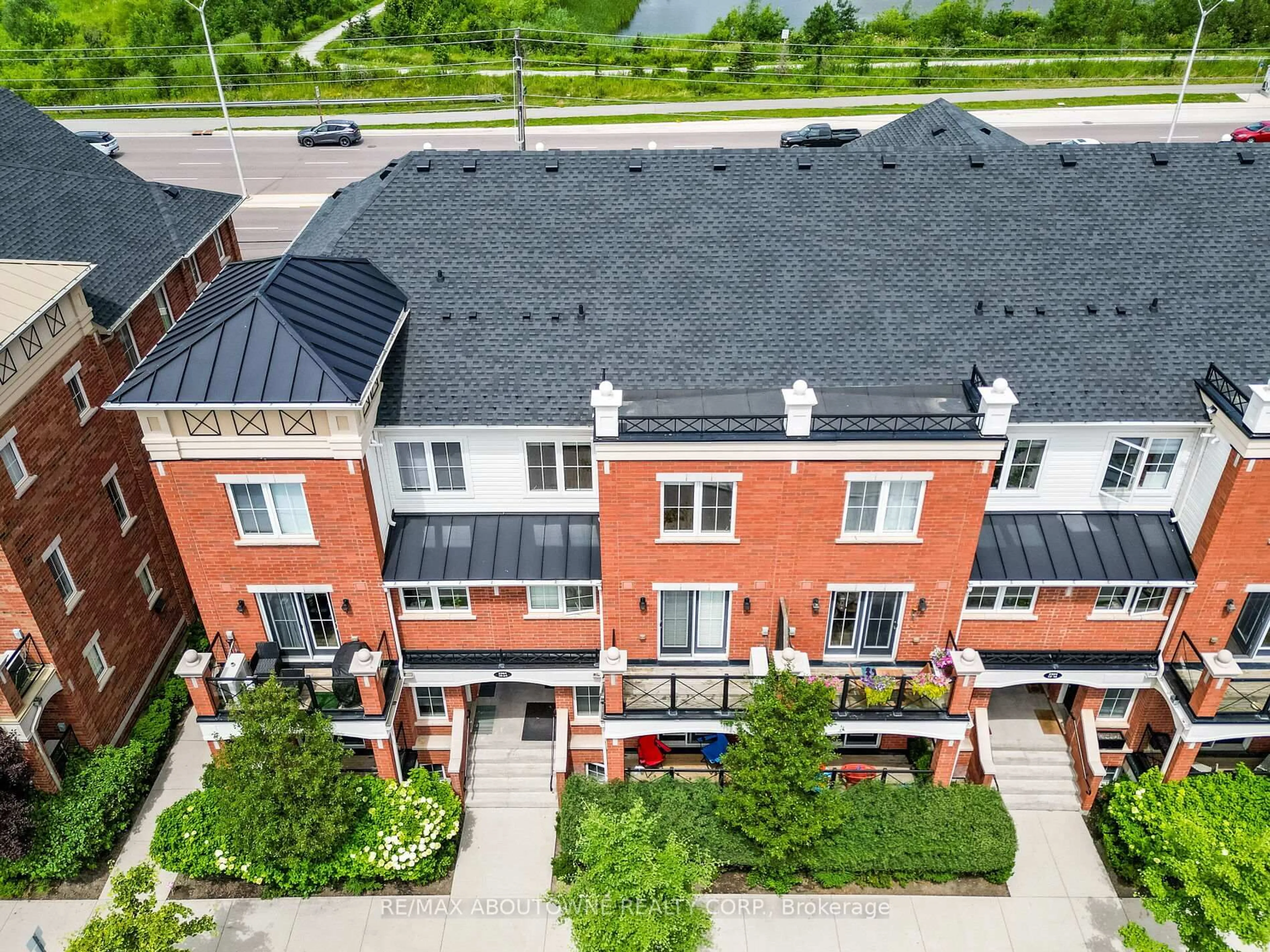 A pic from outside/outdoor area/front of a property/back of a property/a pic from drone, city buildings view from balcony for 2504 Post Rd #20, Oakville Ontario L6H 0G6