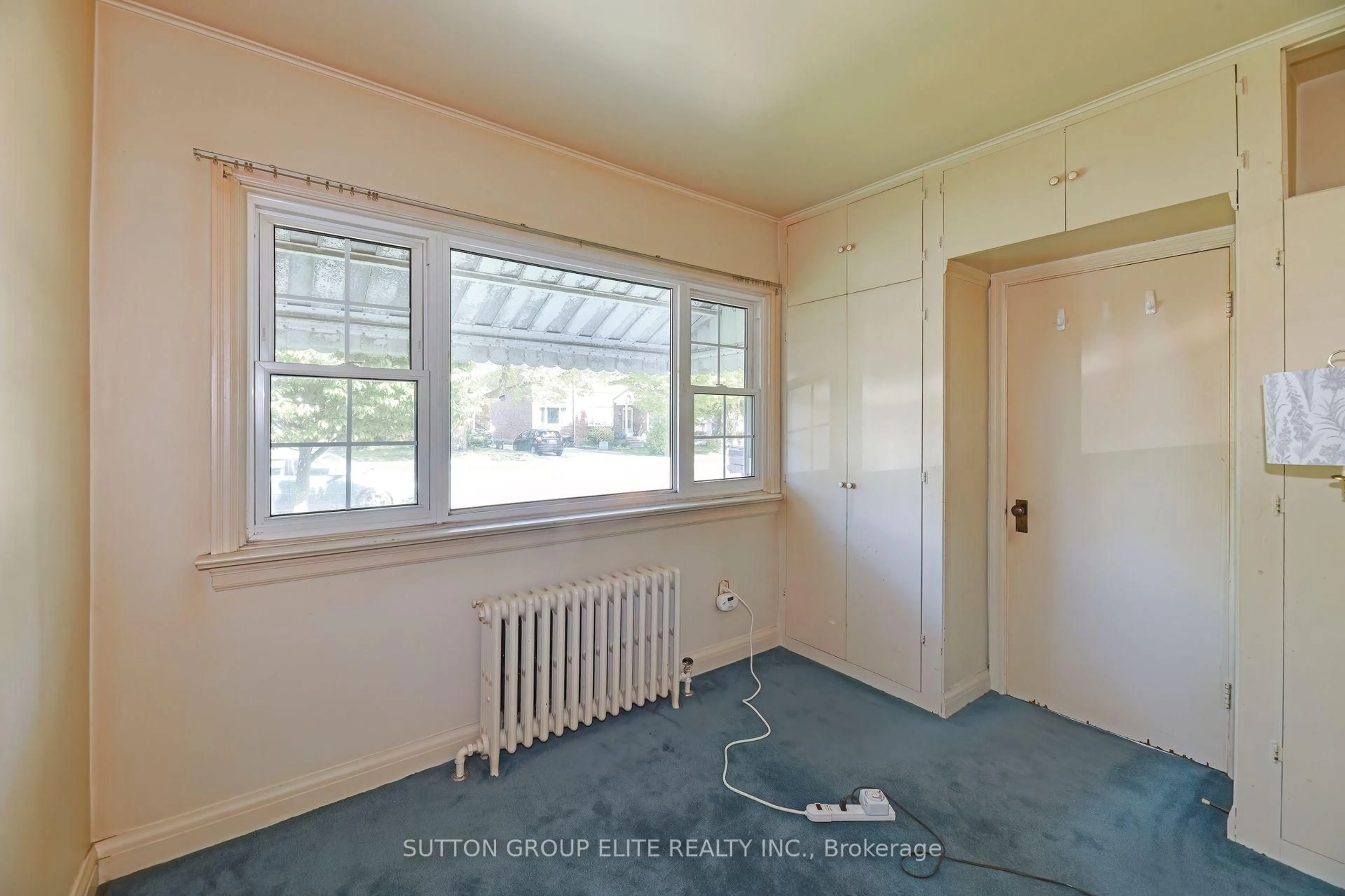 A pic of a room for 54 Thirty First St, Toronto Ontario M8W 3E9
