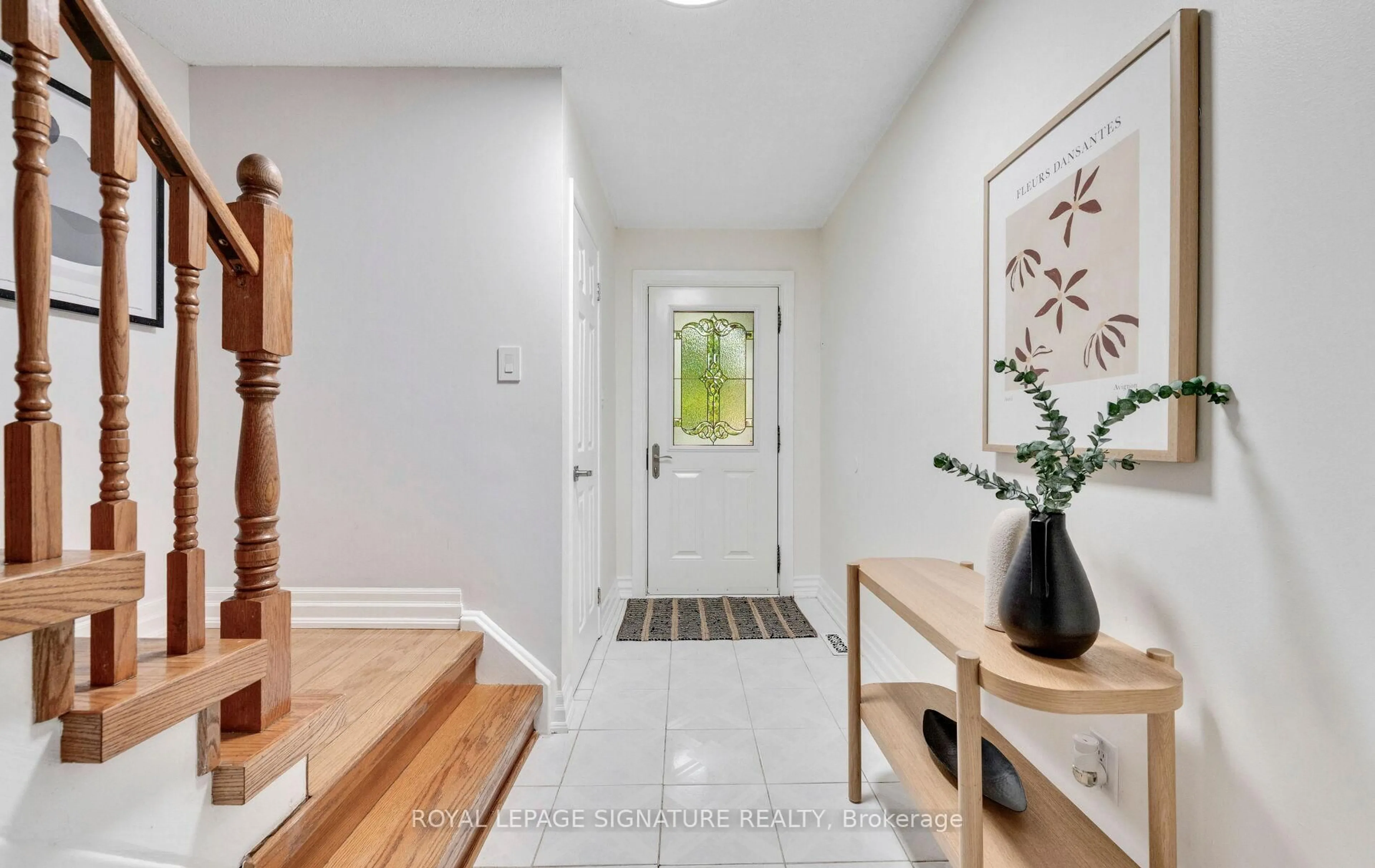 Indoor entryway for 714 Galloway Cres, Mississauga Ontario L5C 3W1