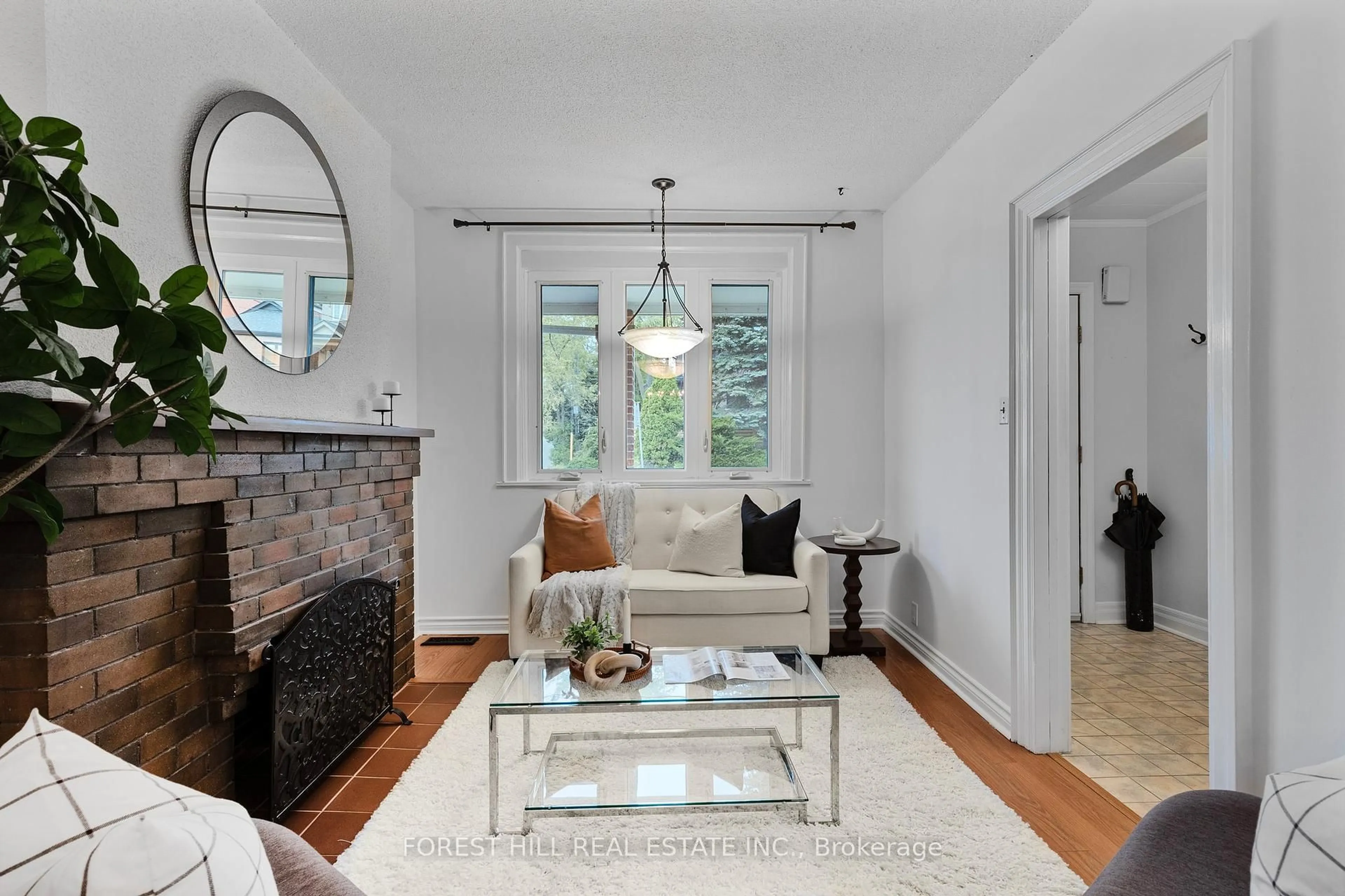 Living room with furniture, unknown for 27 Dynevor Rd, Toronto Ontario M6E 3W7