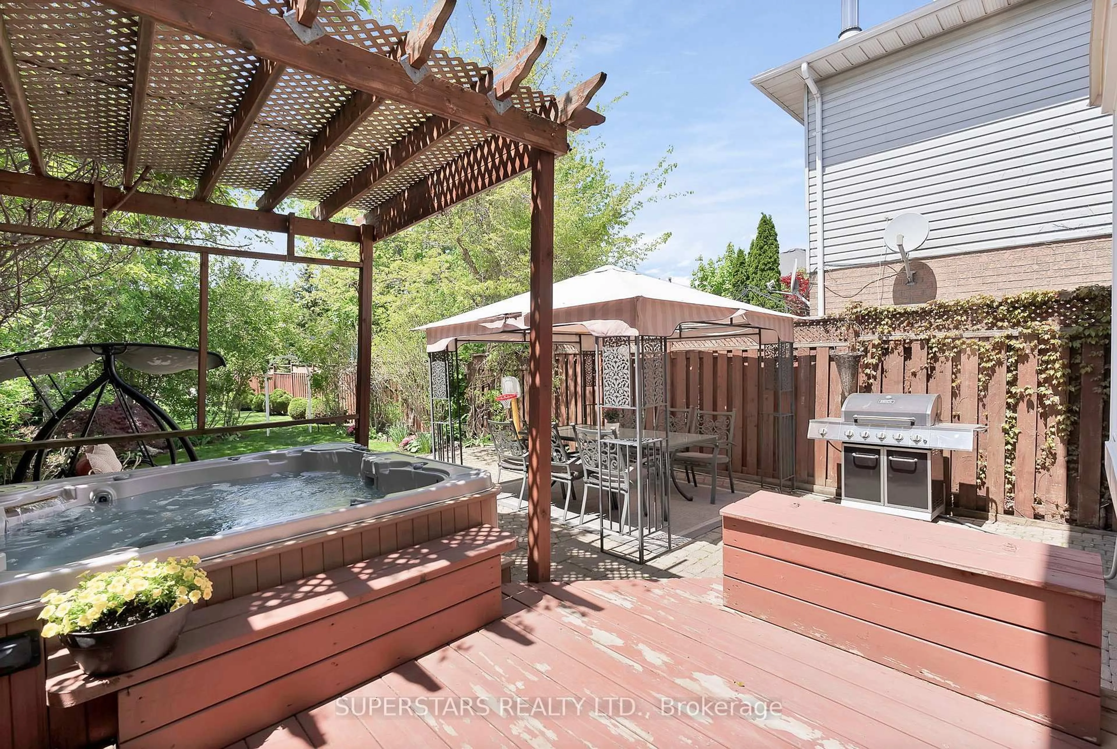 Patio, water/lake/river/ocean view for 2416 Susquehanna Crt, Oakville Ontario L6H 5Y8