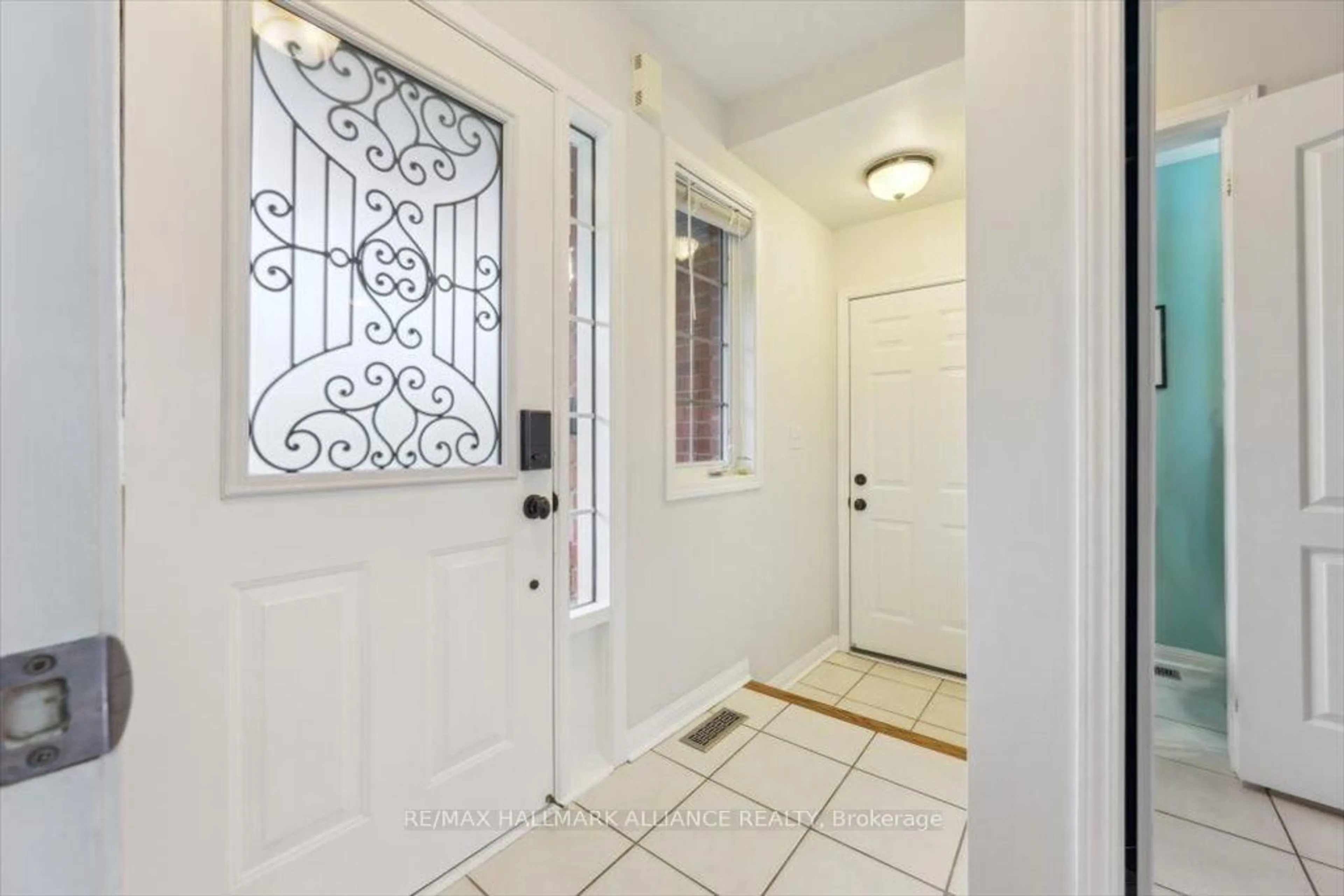 Indoor entryway for 789 Irving Terr, Milton Ontario L9T 6H2