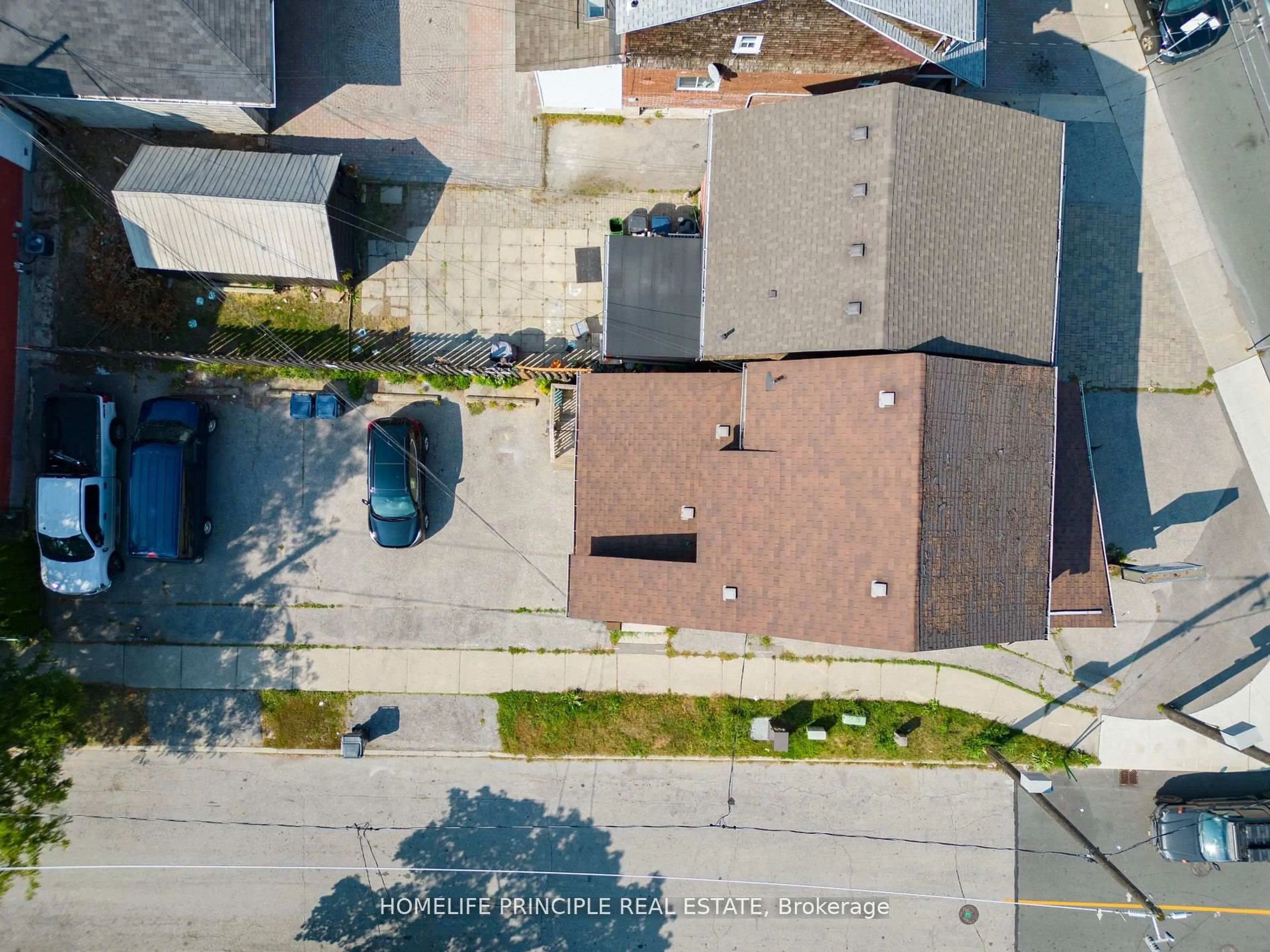 A pic from outside/outdoor area/front of a property/back of a property/a pic from drone, street for 1608 Weston Rd, Toronto Ontario M9N 1T9