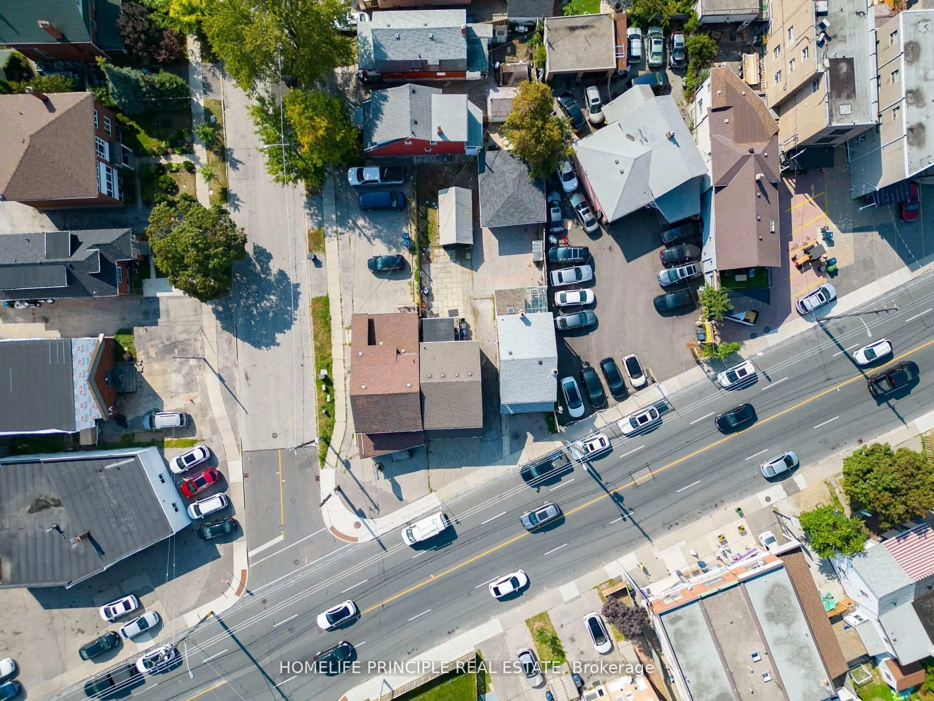 A pic from outside/outdoor area/front of a property/back of a property/a pic from drone, street for 1608 Weston Rd, Toronto Ontario M9N 1T9