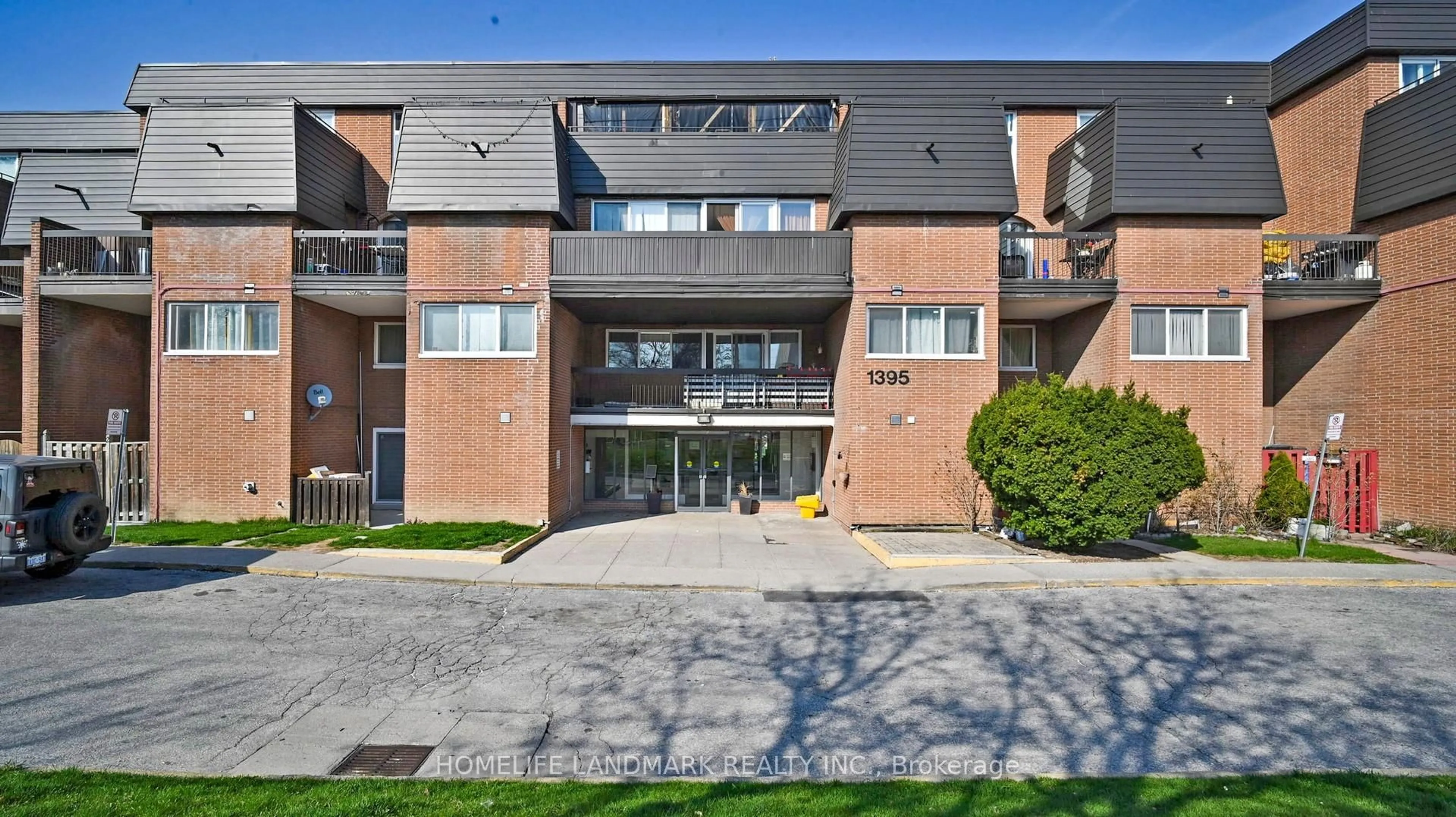 Indoor foyer for 1395 Williamsport Dr #352, Mississauga Ontario L4X 2T4