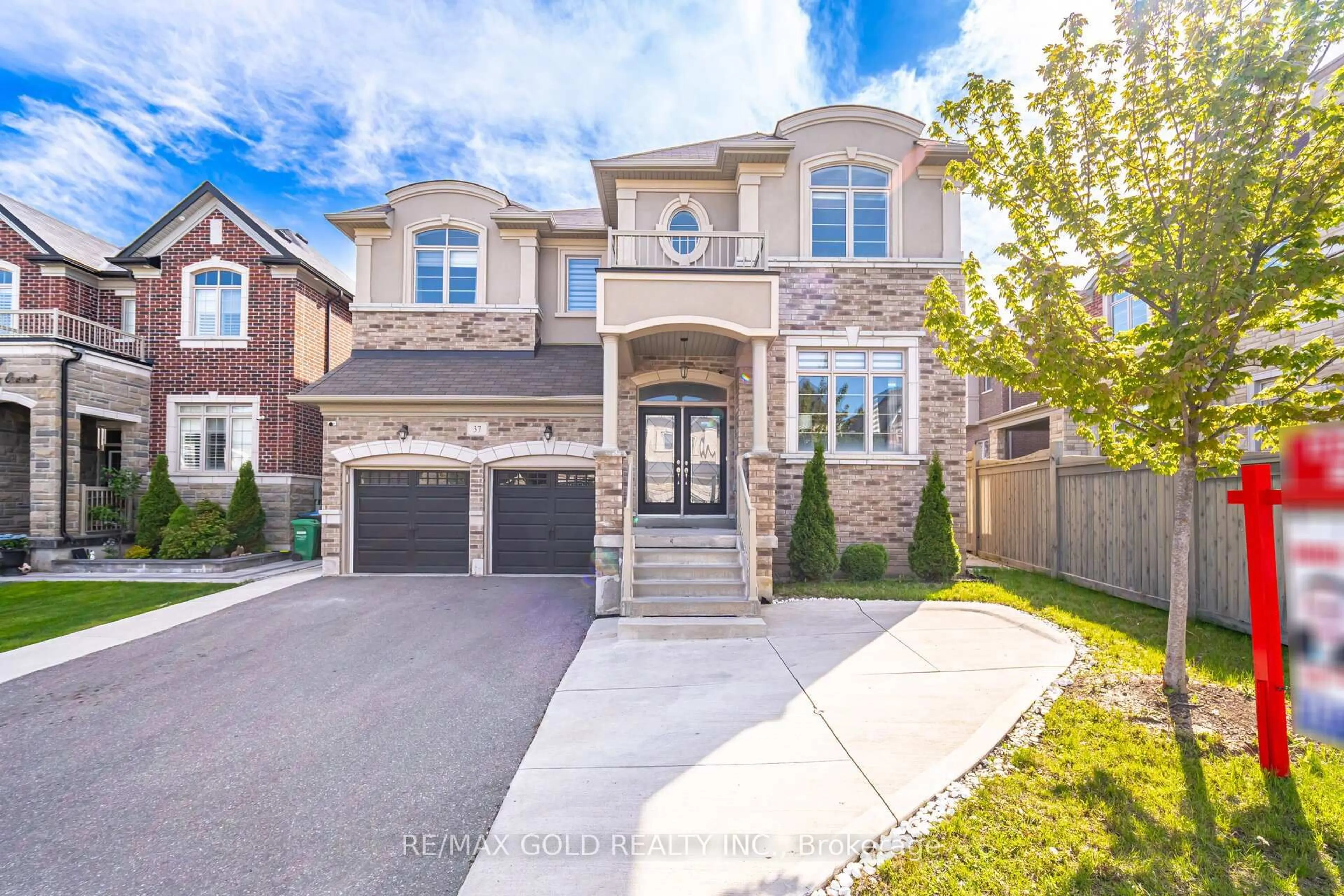 Home with brick exterior material, street for 37 Observatory Cres, Brampton Ontario L6P 4H9