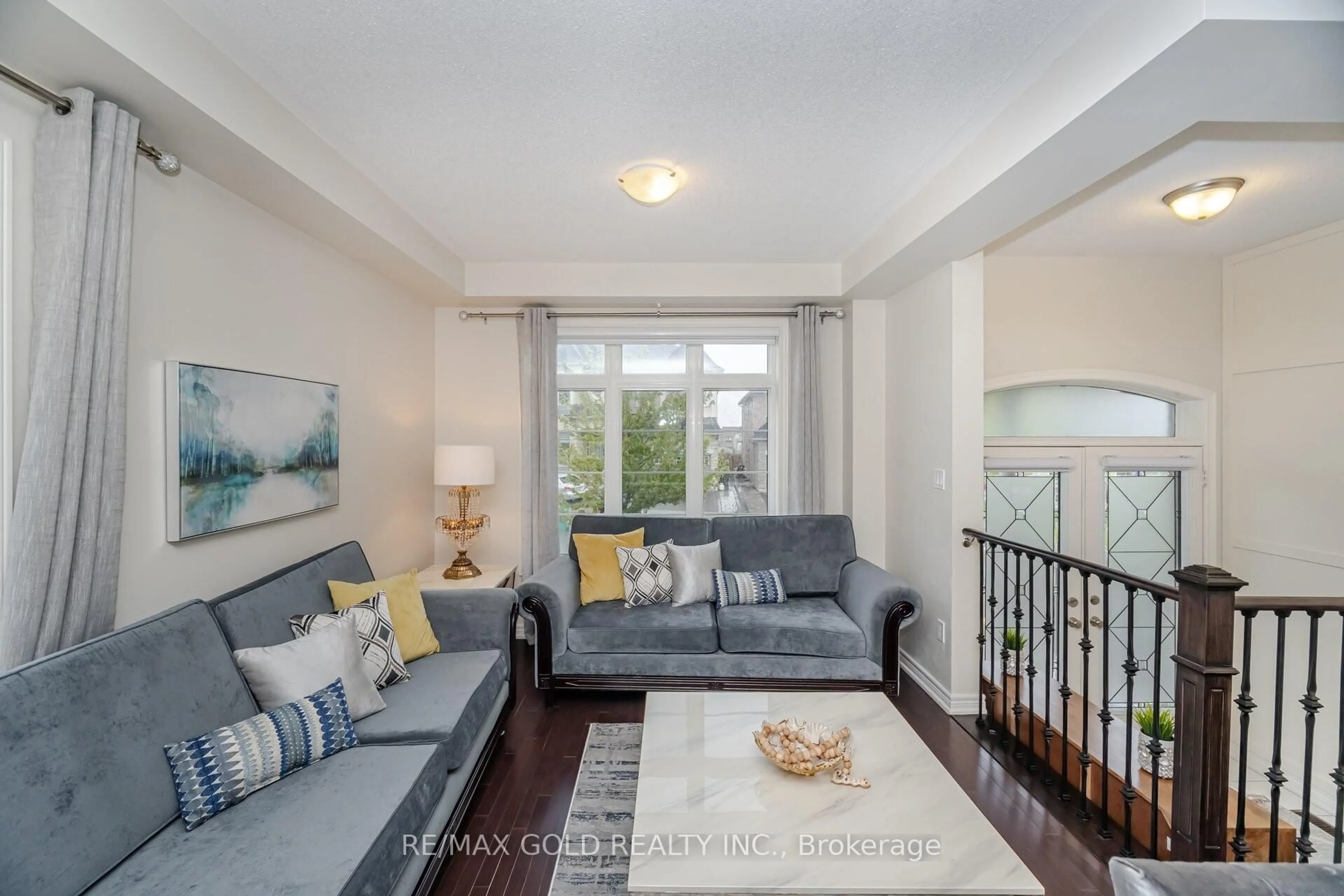 Living room with furniture, unknown for 37 Observatory Cres, Brampton Ontario L6P 4H9
