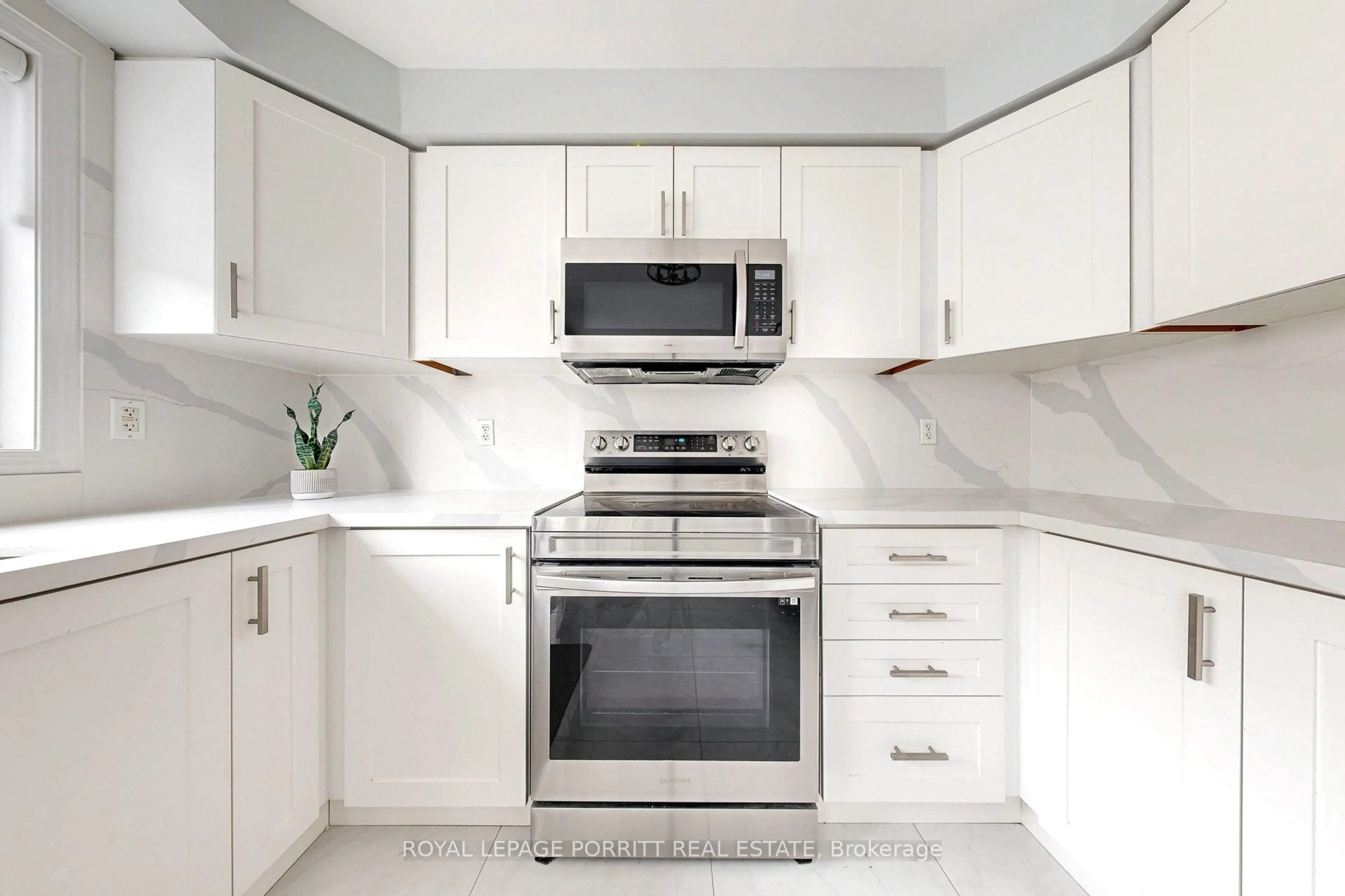 Standard kitchen, ceramic/tile floor for 151 Decker Hollow Circ, Brampton Ontario L6X 0L4
