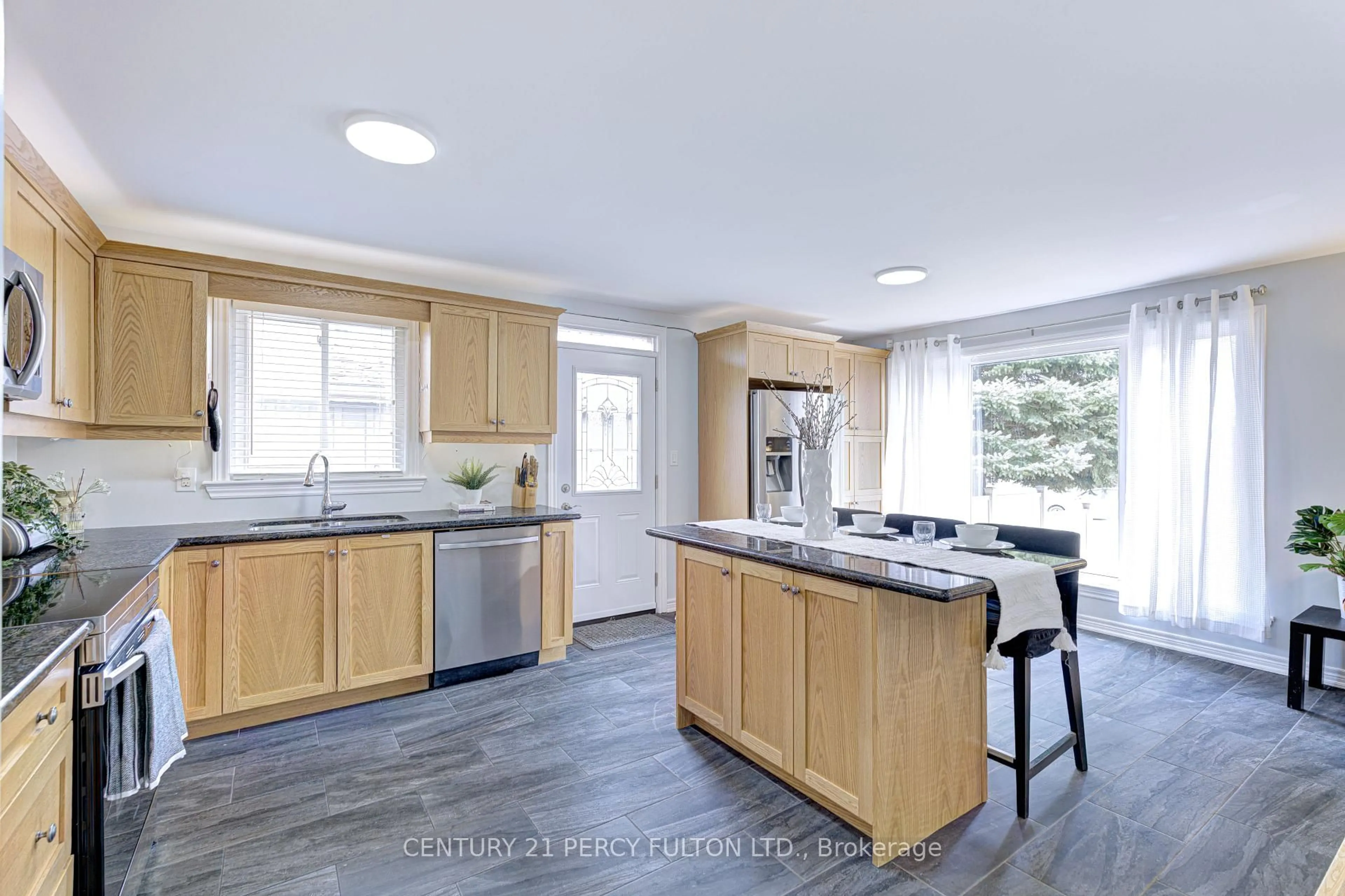Open concept kitchen, unknown for 52 Epsom Downs Dr, Brampton Ontario L6T 1Y8