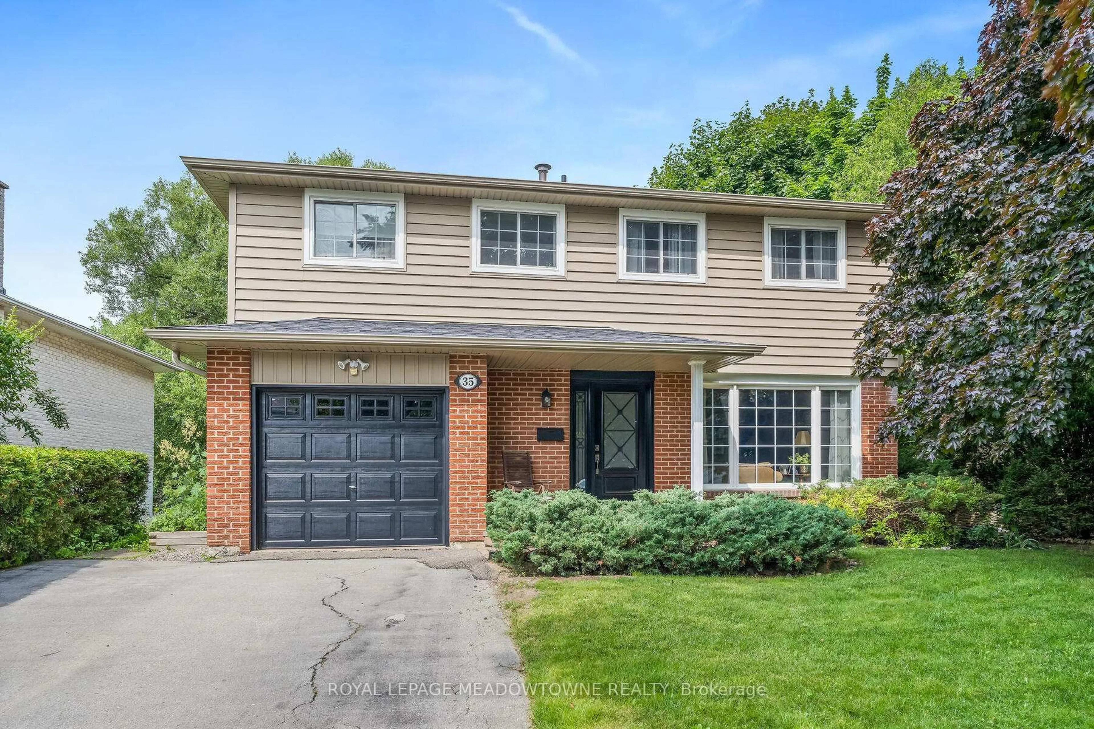Home with brick exterior material, street for 35 Metcalfe Crt, Halton Hills Ontario L7G 4N7