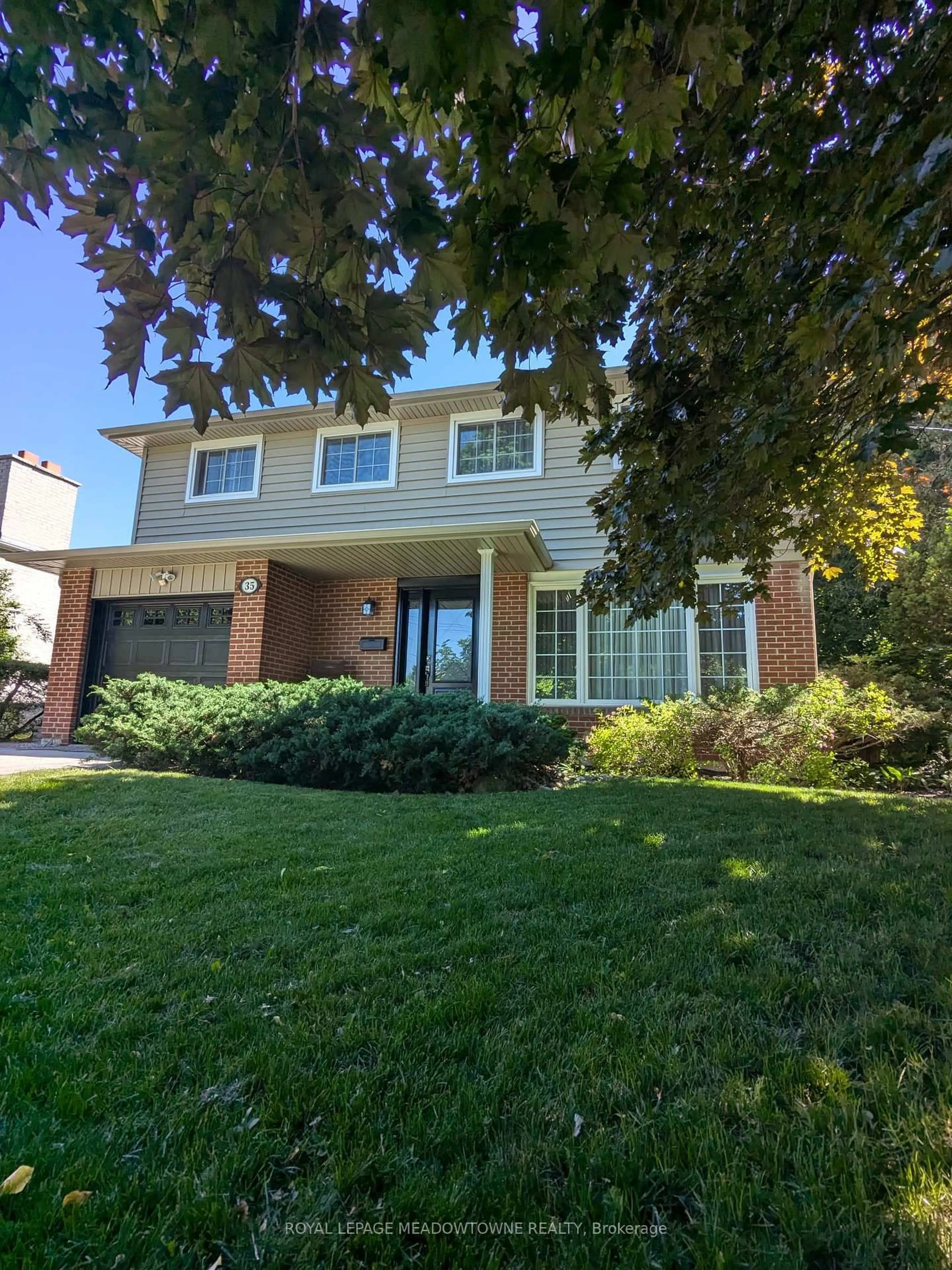 Home with brick exterior material, street for 35 Metcalfe Crt, Halton Hills Ontario L7G 4N7