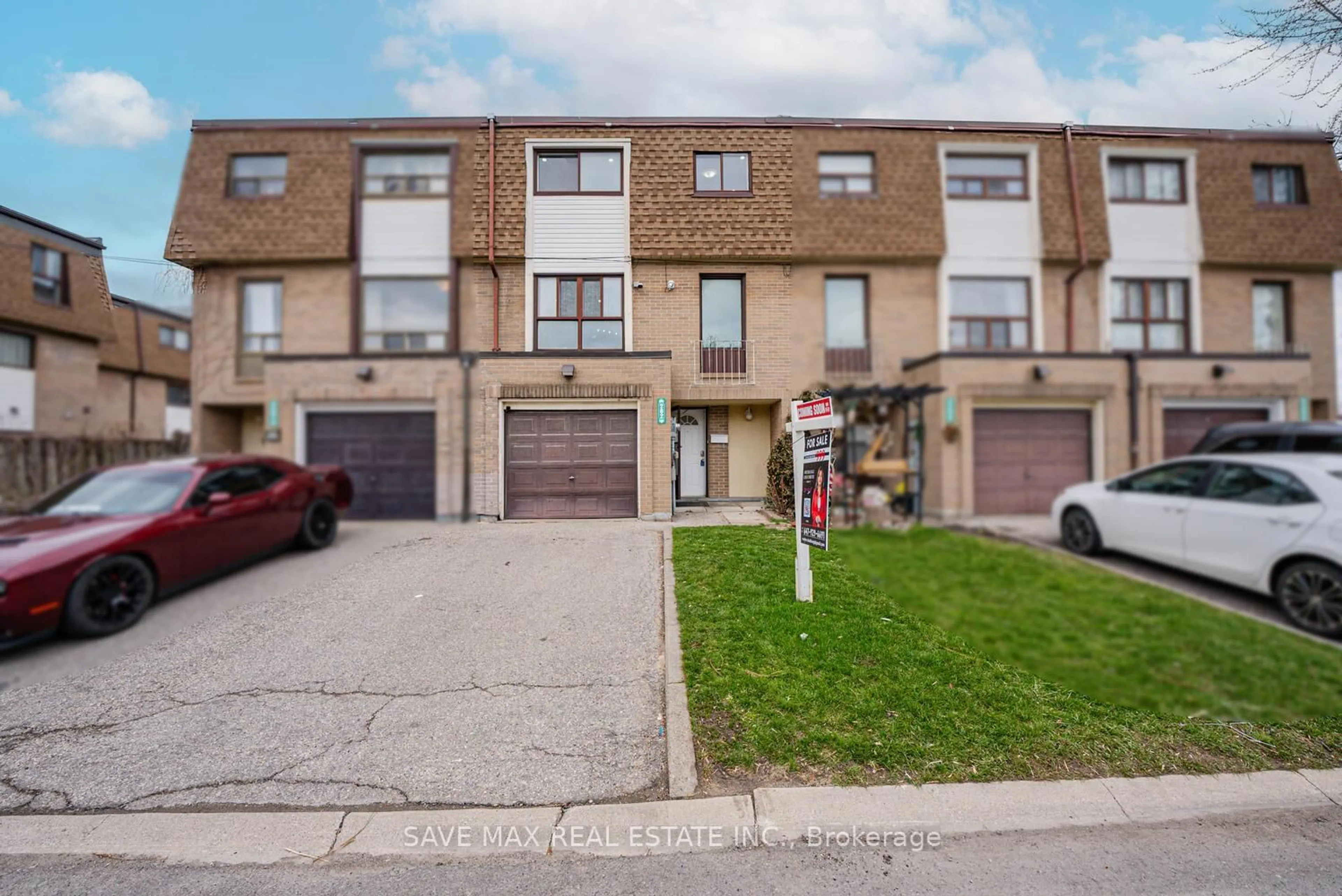 A pic from outside/outdoor area/front of a property/back of a property/a pic from drone, street for 282 Fleetwood Cres, Brampton Ontario L6T 2E7