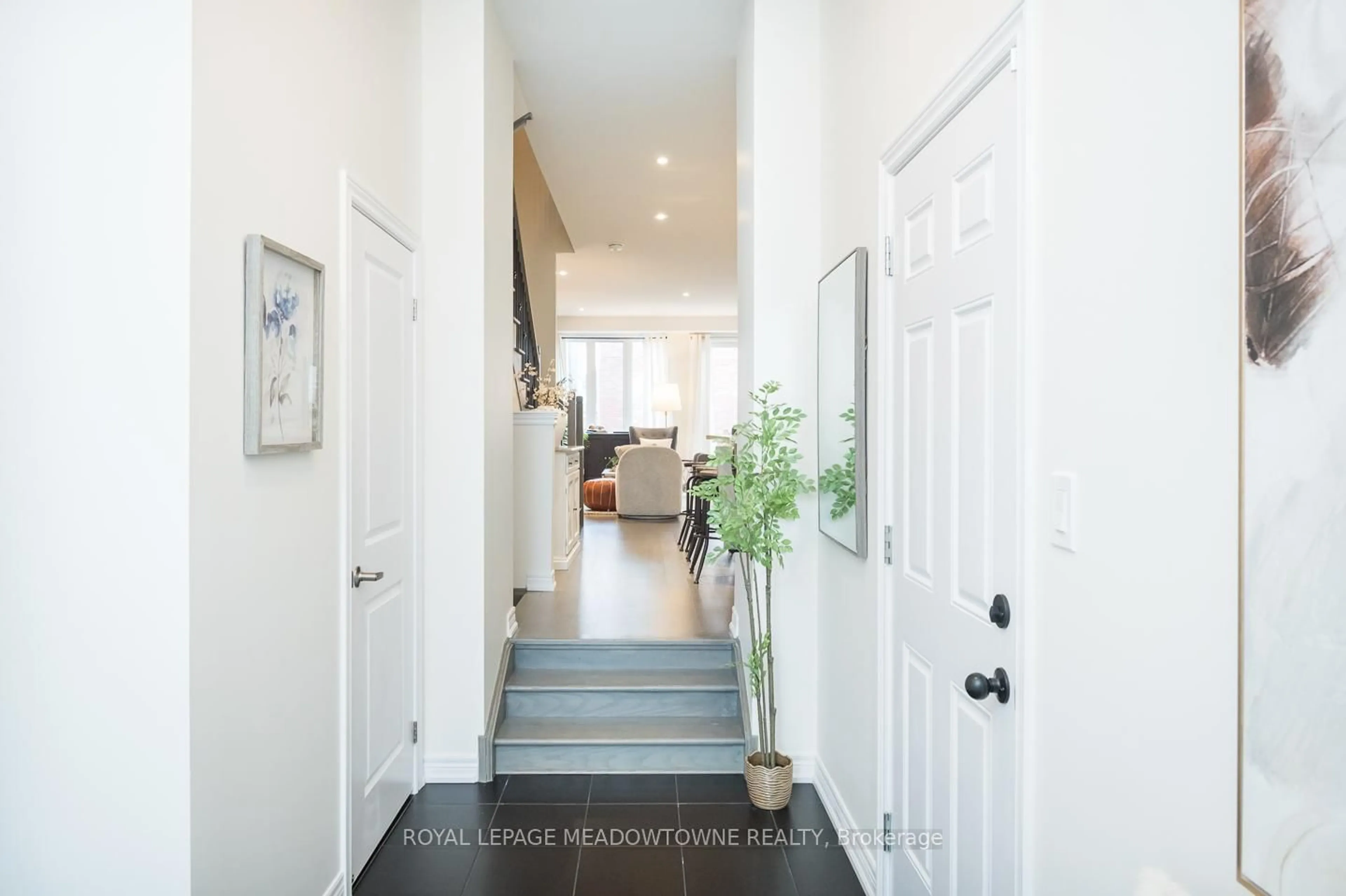 Indoor entryway for 1397 Hamman Way, Milton Ontario L9E 1K4