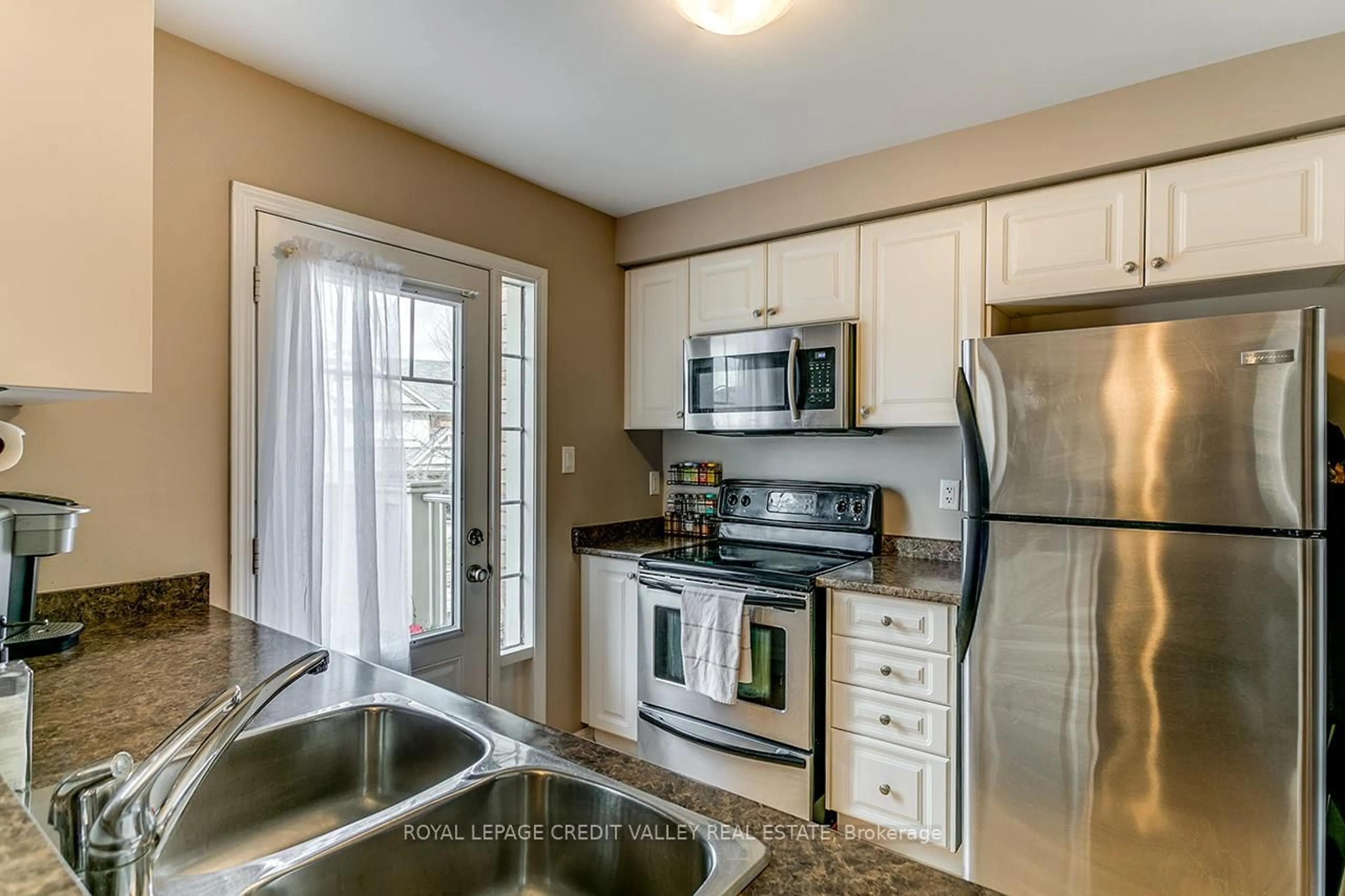 Standard kitchen, unknown for 888 Fowles Crt, Milton Ontario L9T 0Z8