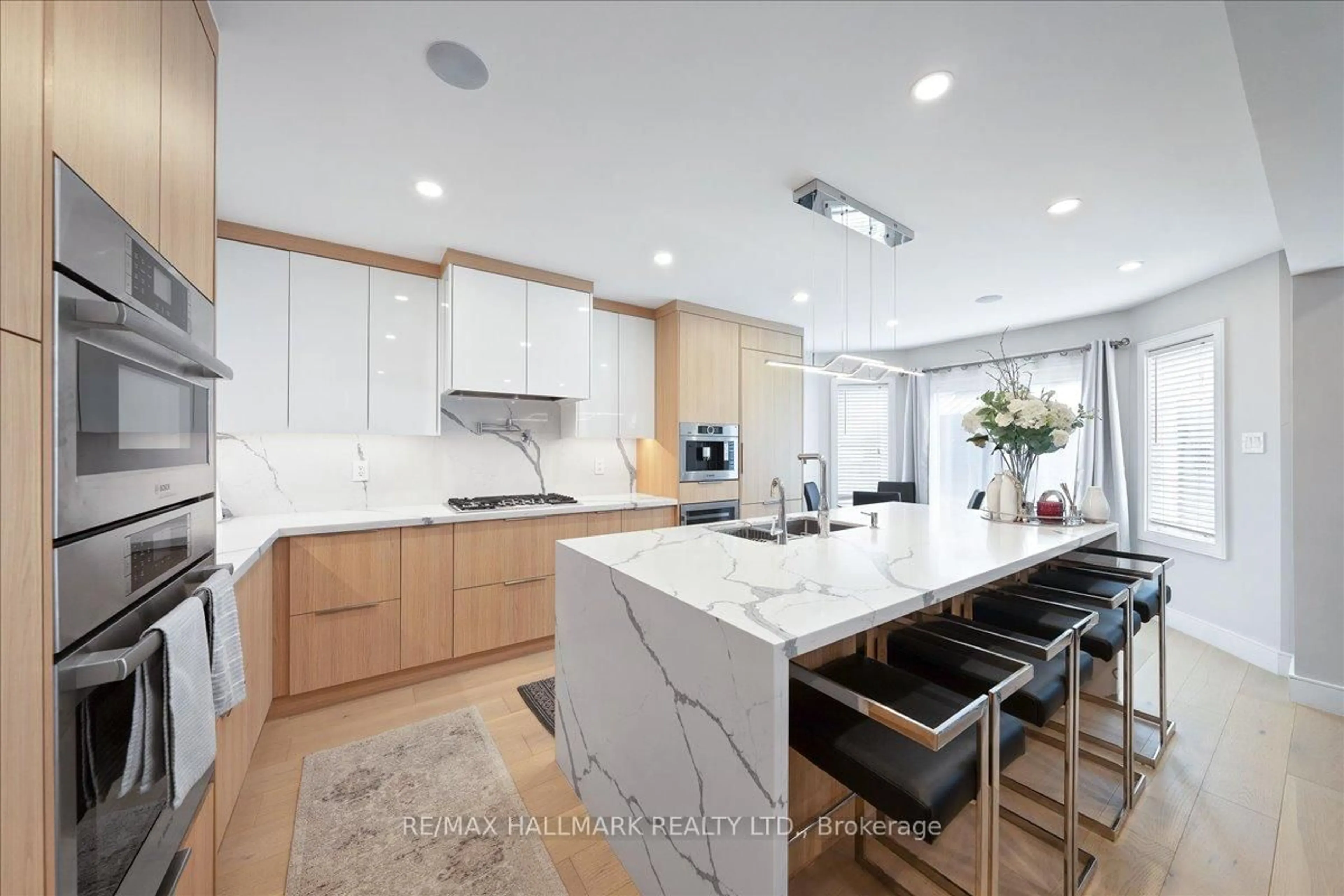 Contemporary kitchen, ceramic/tile floor for 3326 Dovetail Mews, Mississauga Ontario L5L 5E8