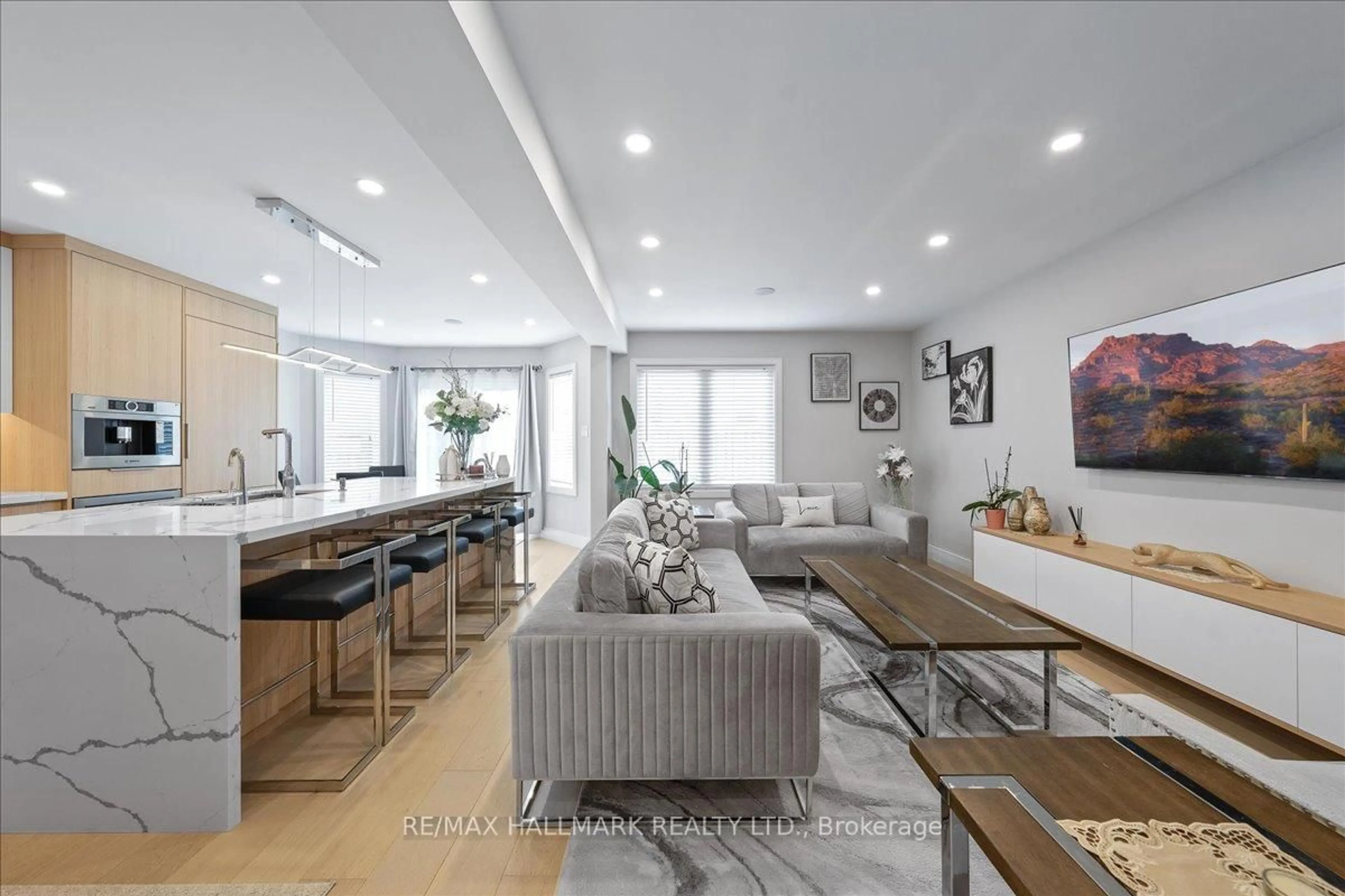 Open concept kitchen, unknown for 3326 Dovetail Mews, Mississauga Ontario L5L 5E8