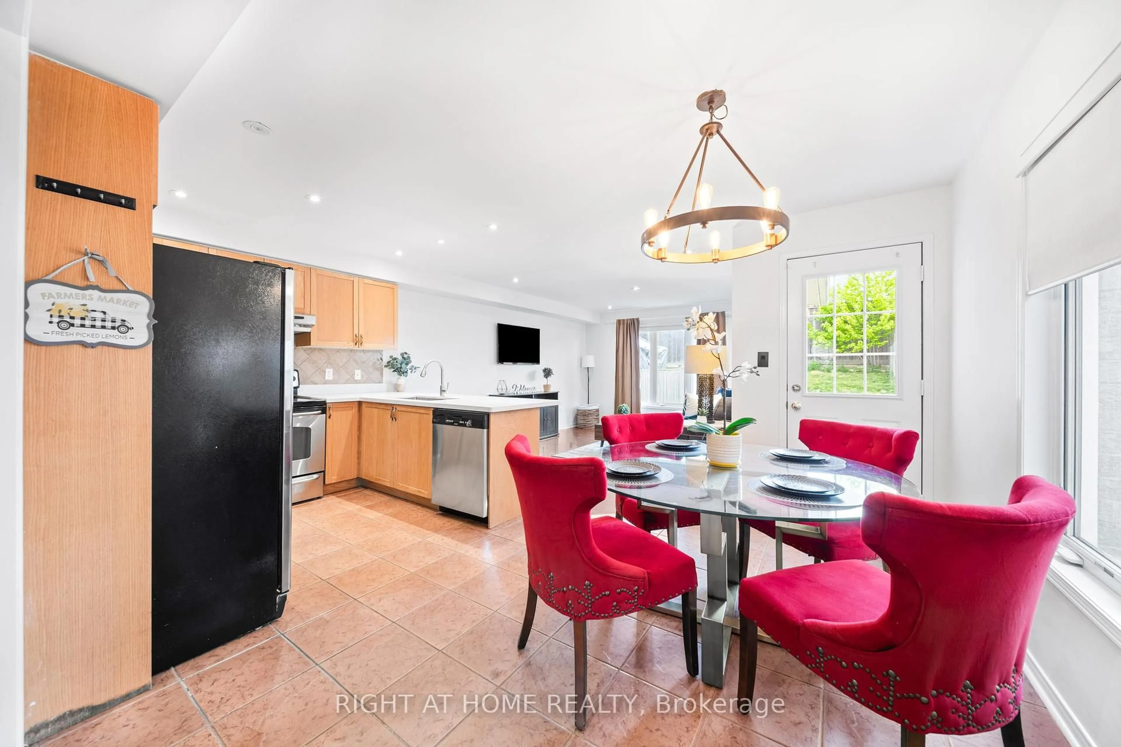 Open concept kitchen, ceramic/tile floor for 3881 Partition Rd, Mississauga Ontario L5N 8N2