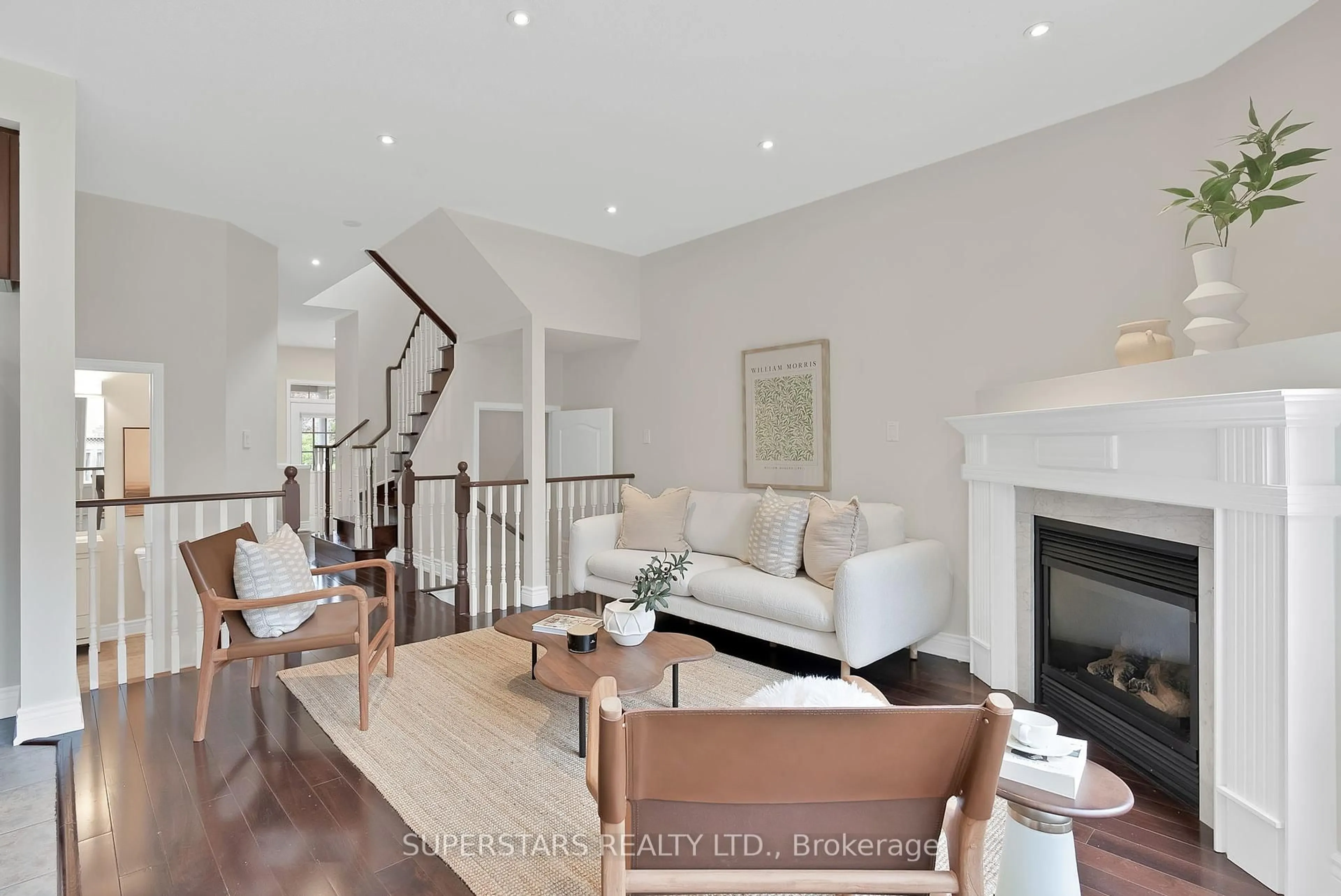 Living room with furniture, unknown for 3365 Covent Cres, Mississauga Ontario L5M 7K6
