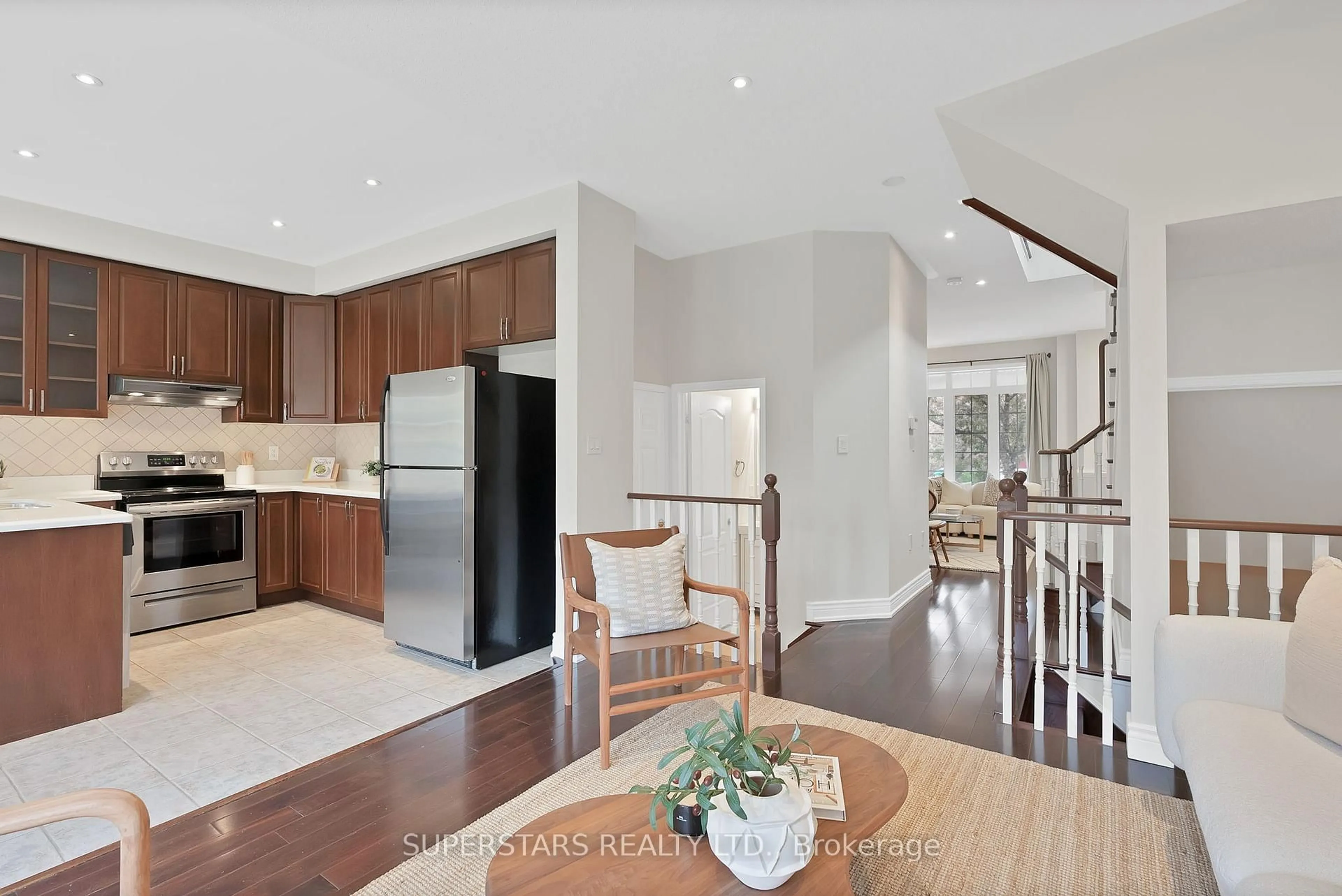 Open concept kitchen, unknown for 3365 Covent Cres, Mississauga Ontario L5M 7K6
