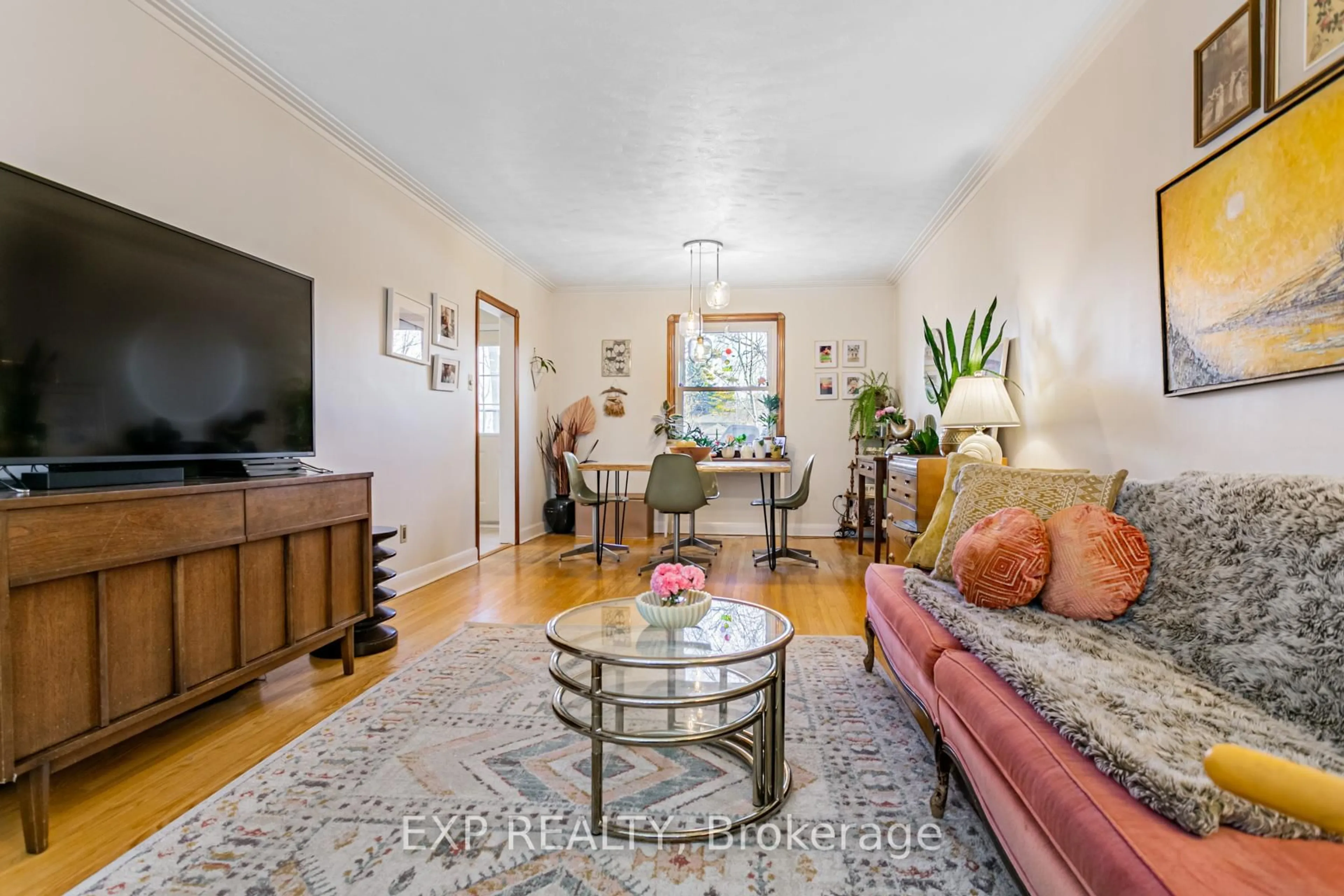 Living room with furniture, unknown for 1603 Blanefield Rd, Mississauga Ontario L5G 4H3