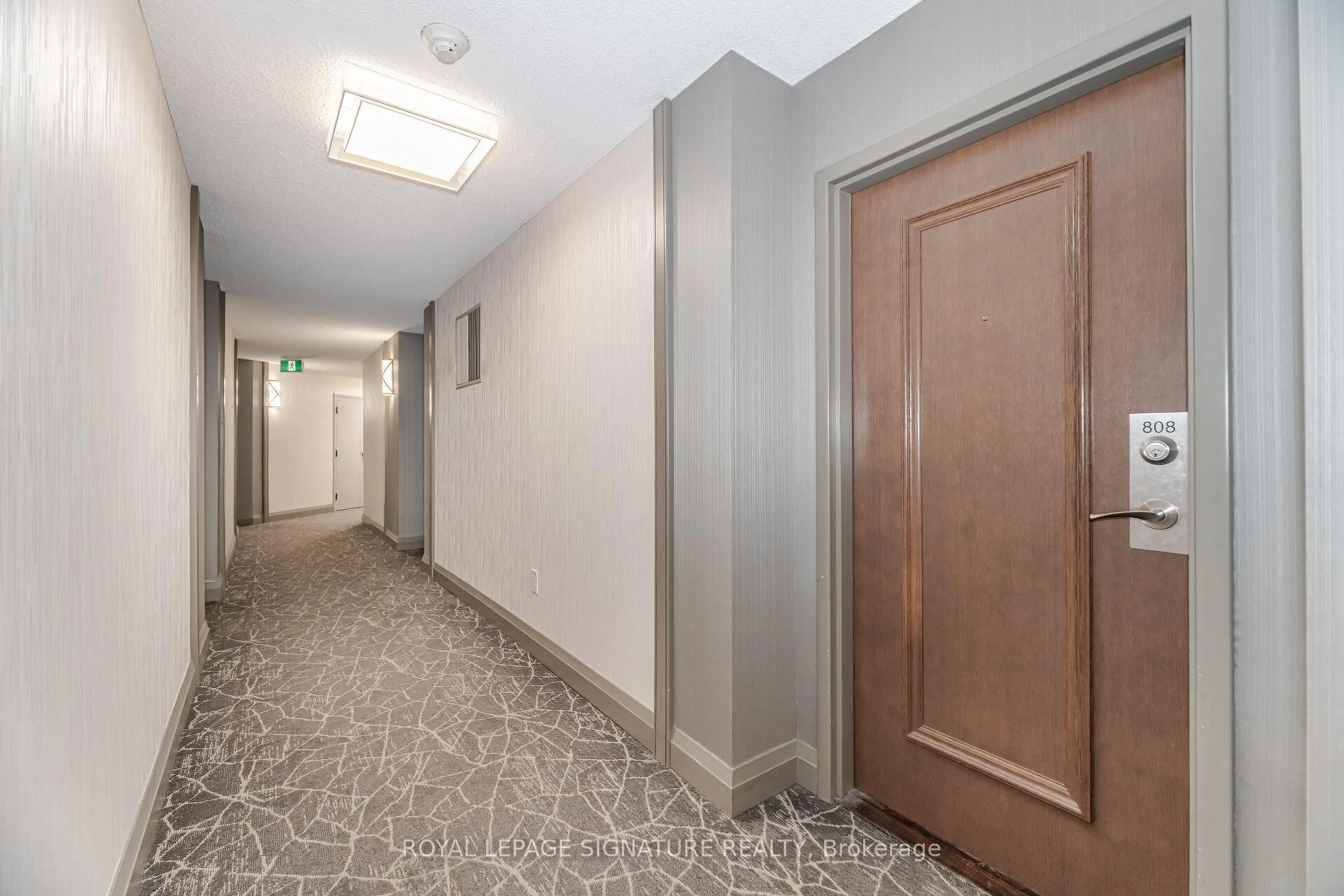Indoor foyer for 50 Kingsbridge Garden Circ #808, Mississauga Ontario L5R 1Y2