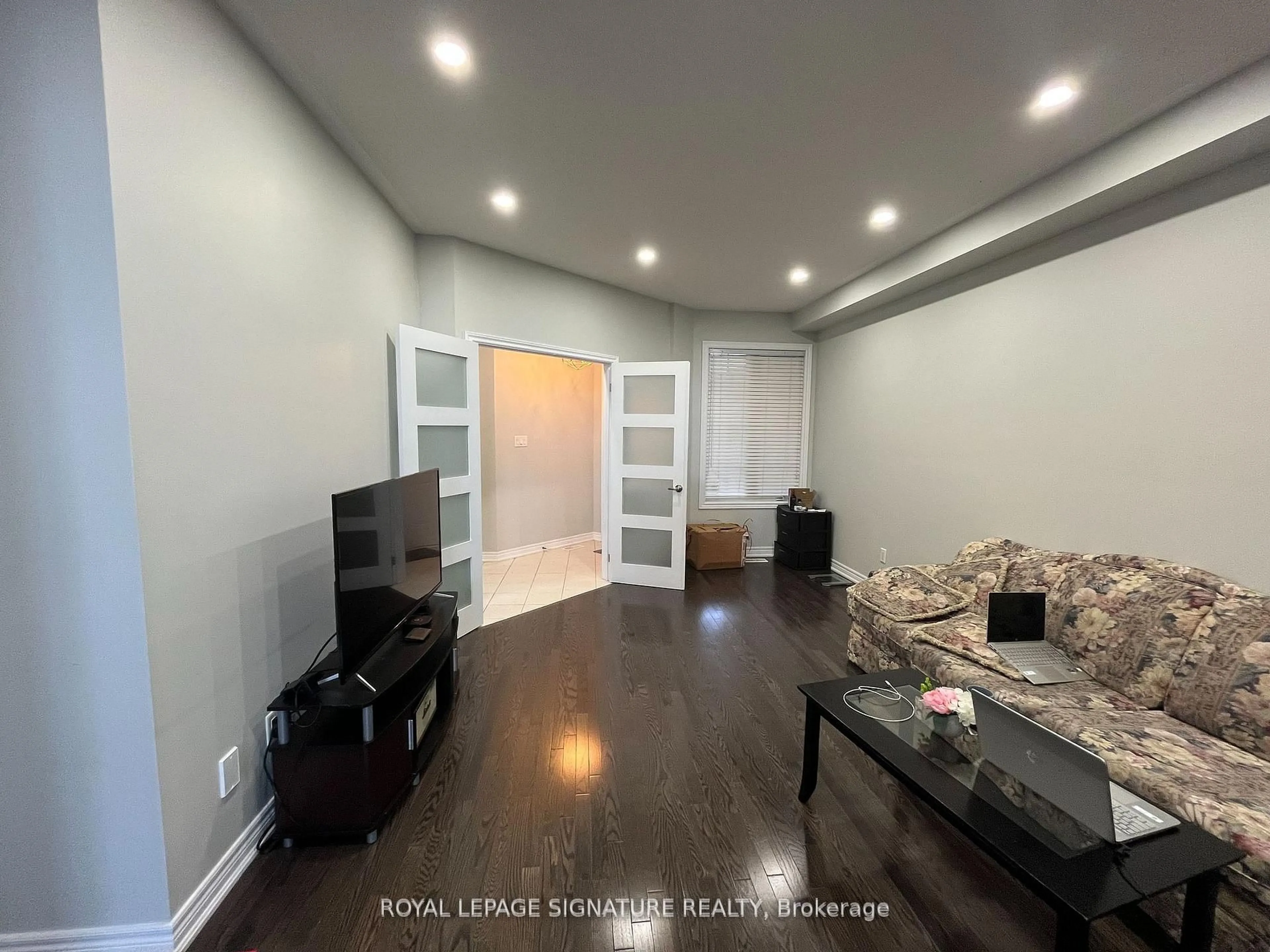 A pic of a room for 20 Naperton Dr, Brampton Ontario L6R 0Z5
