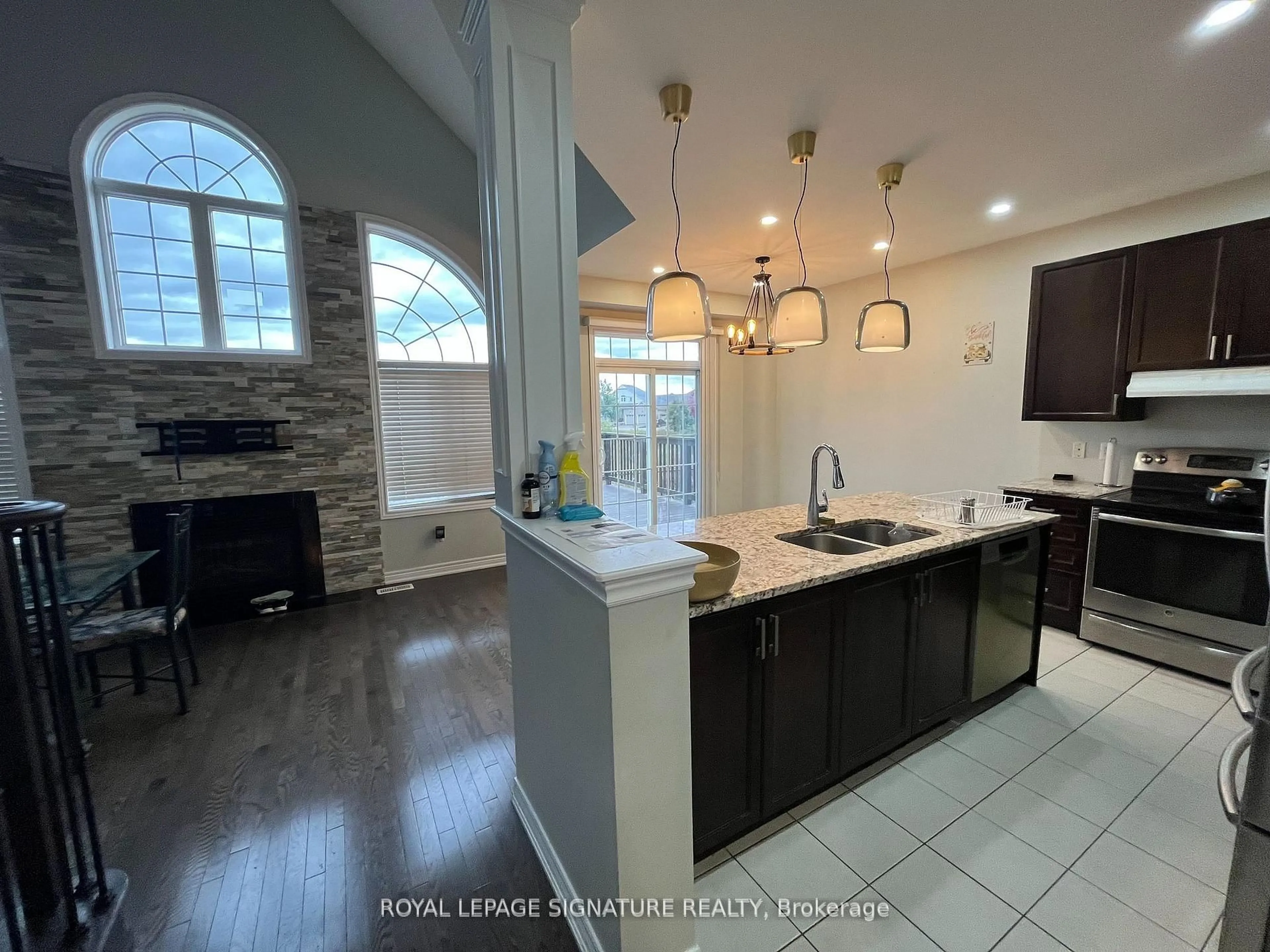 Open concept kitchen, ceramic/tile floor for 20 Naperton Dr, Brampton Ontario L6R 0Z5