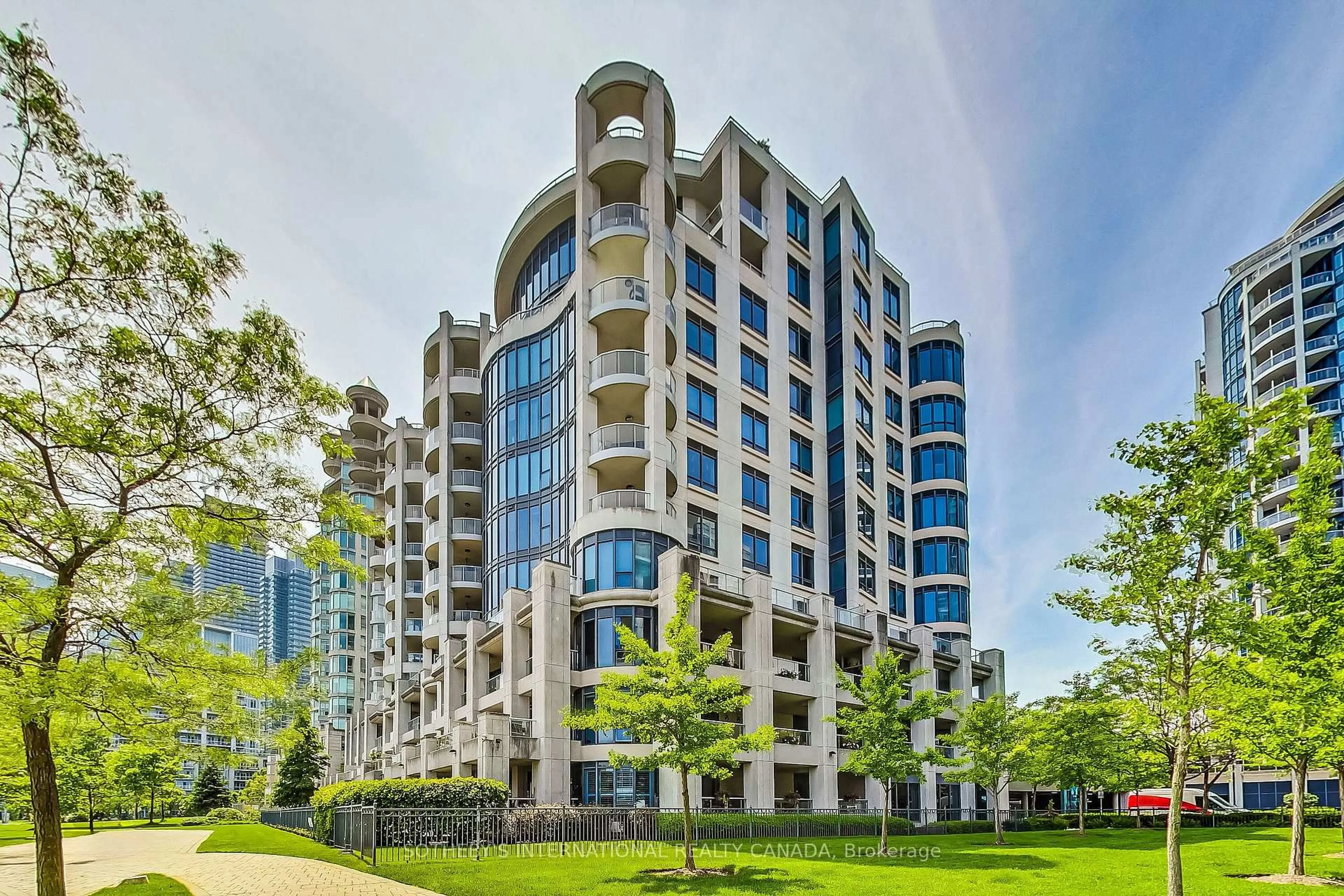 Indoor foyer for 2095 Lake Shore Blvd #220, Toronto Ontario M8V 4G4