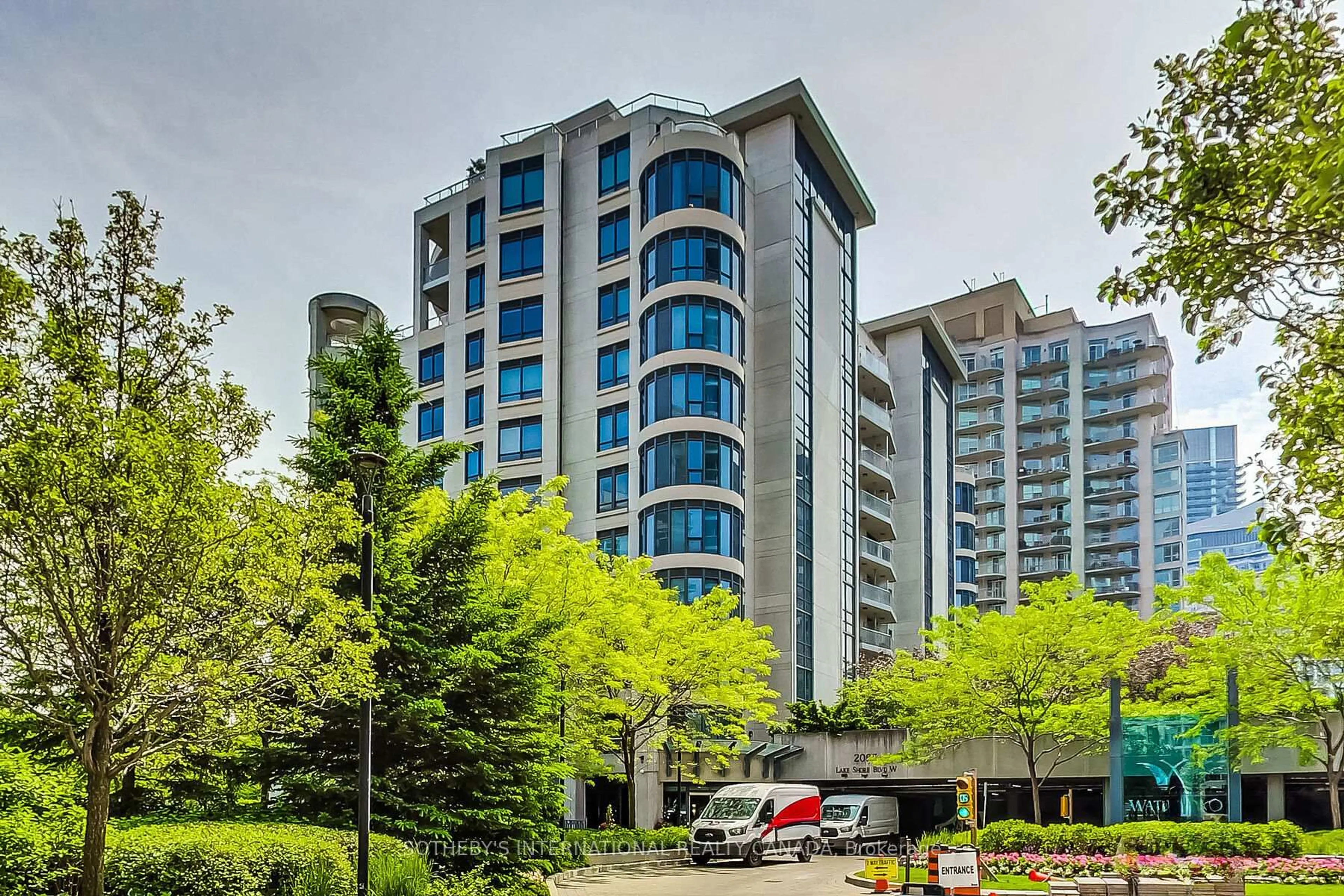 Indoor foyer for 2095 Lake Shore Blvd #220, Toronto Ontario M8V 4G4