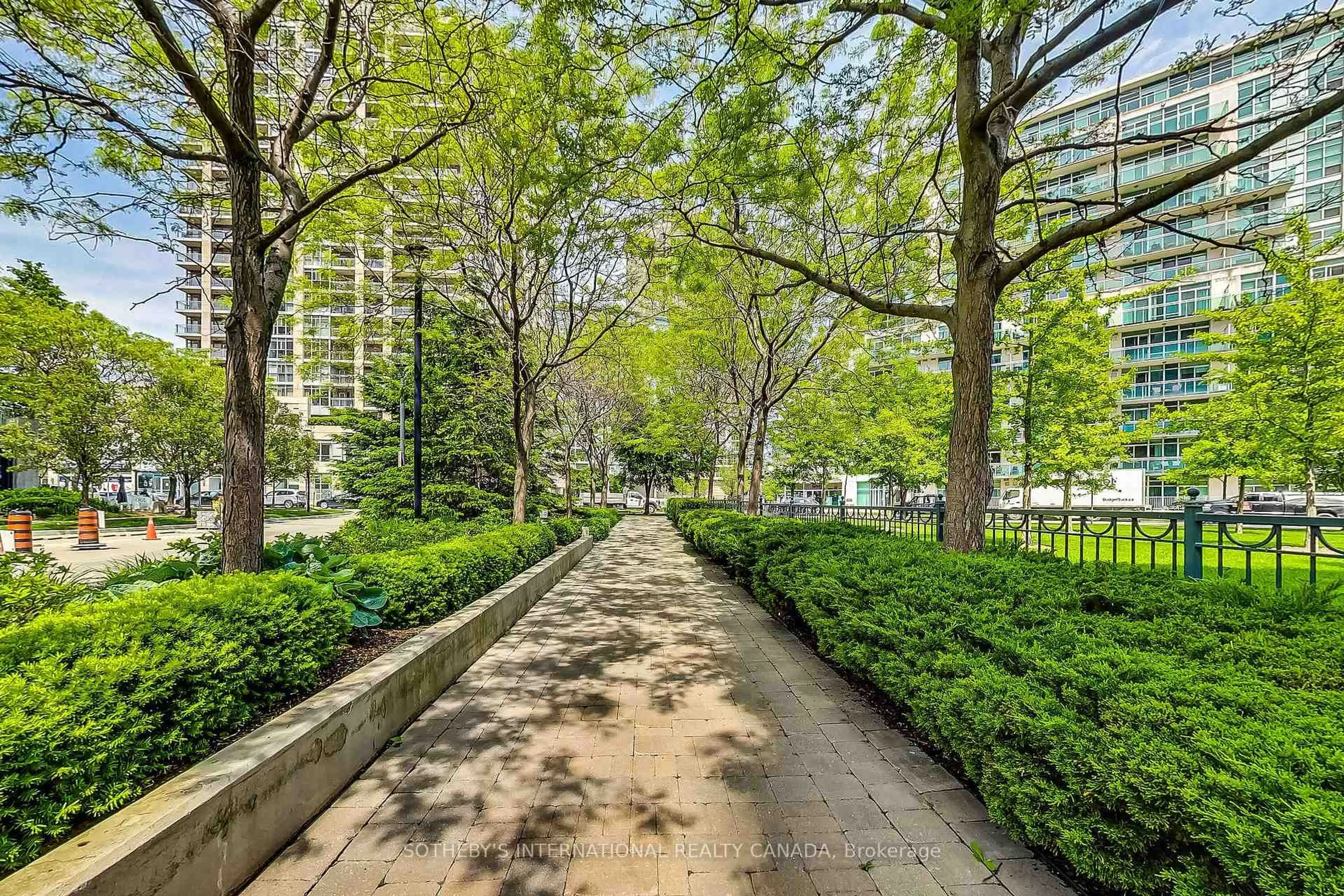 Patio, street for 2095 Lake Shore Blvd #220, Toronto Ontario M8V 4G4