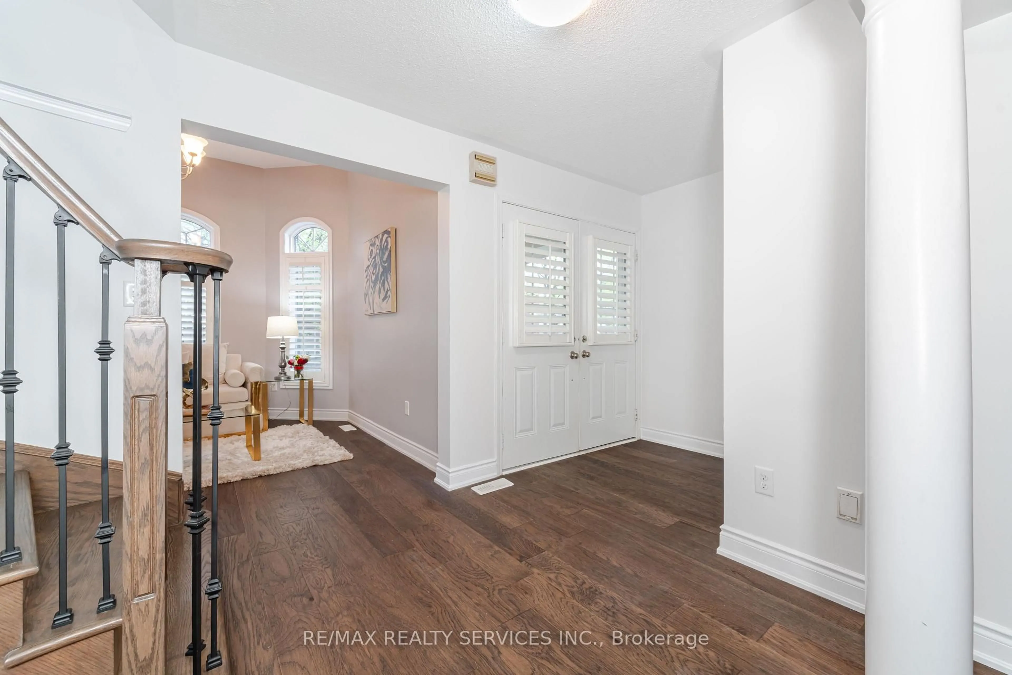 Indoor entryway for 4 Klemscott Rd, Brampton Ontario L7A 0P6