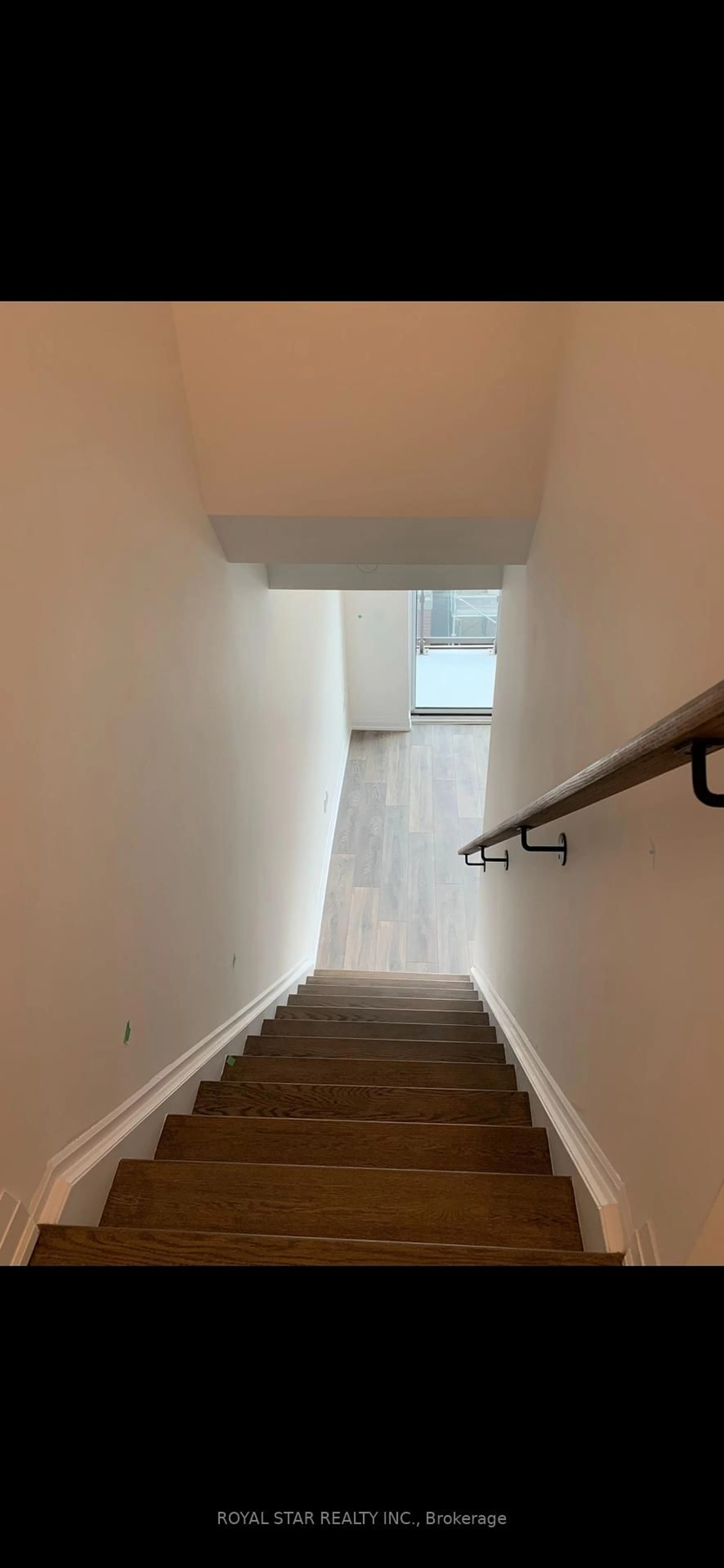 Stairs for 95 Attmar Dr #313, Brampton Ontario L6P 0Y6