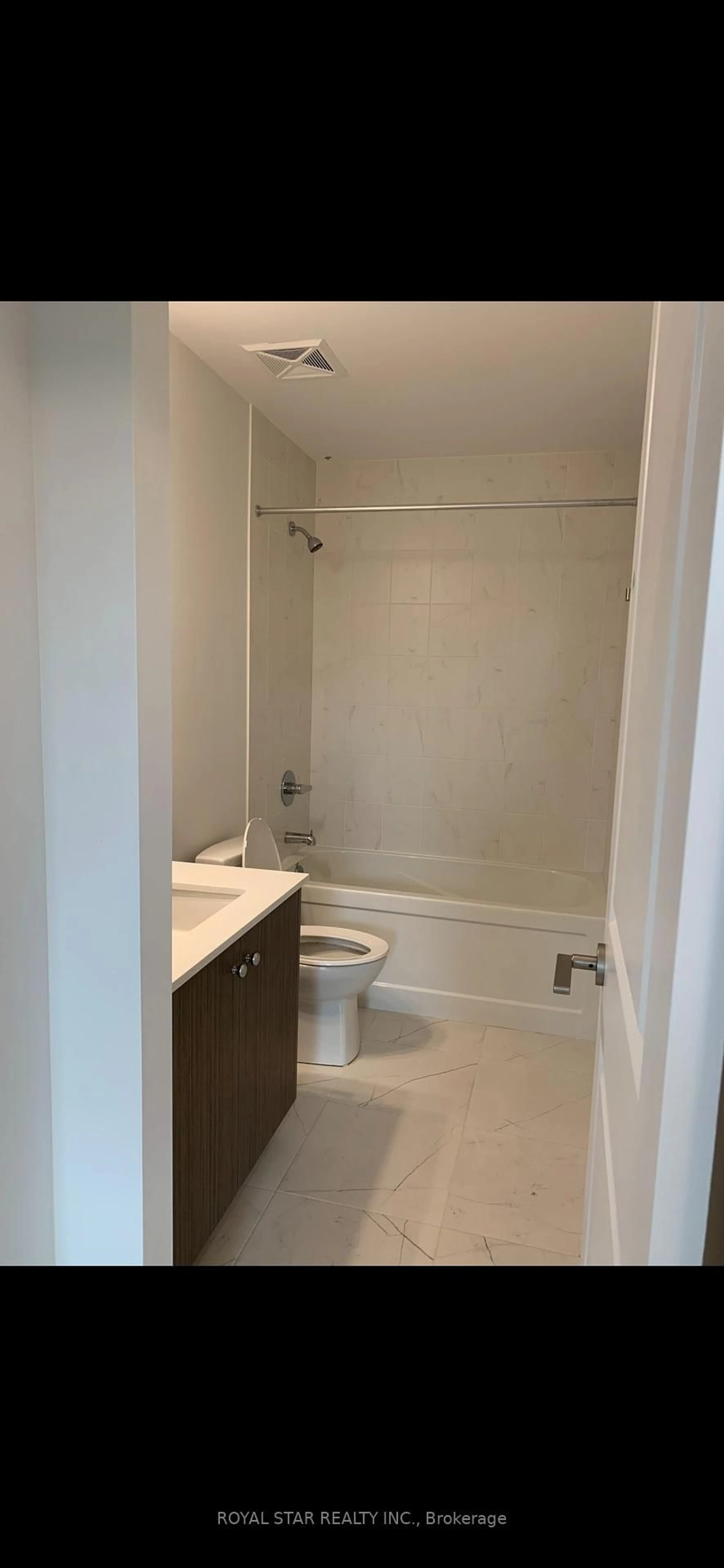Standard bathroom, unknown for 95 Attmar Dr #313, Brampton Ontario L6P 0Y6