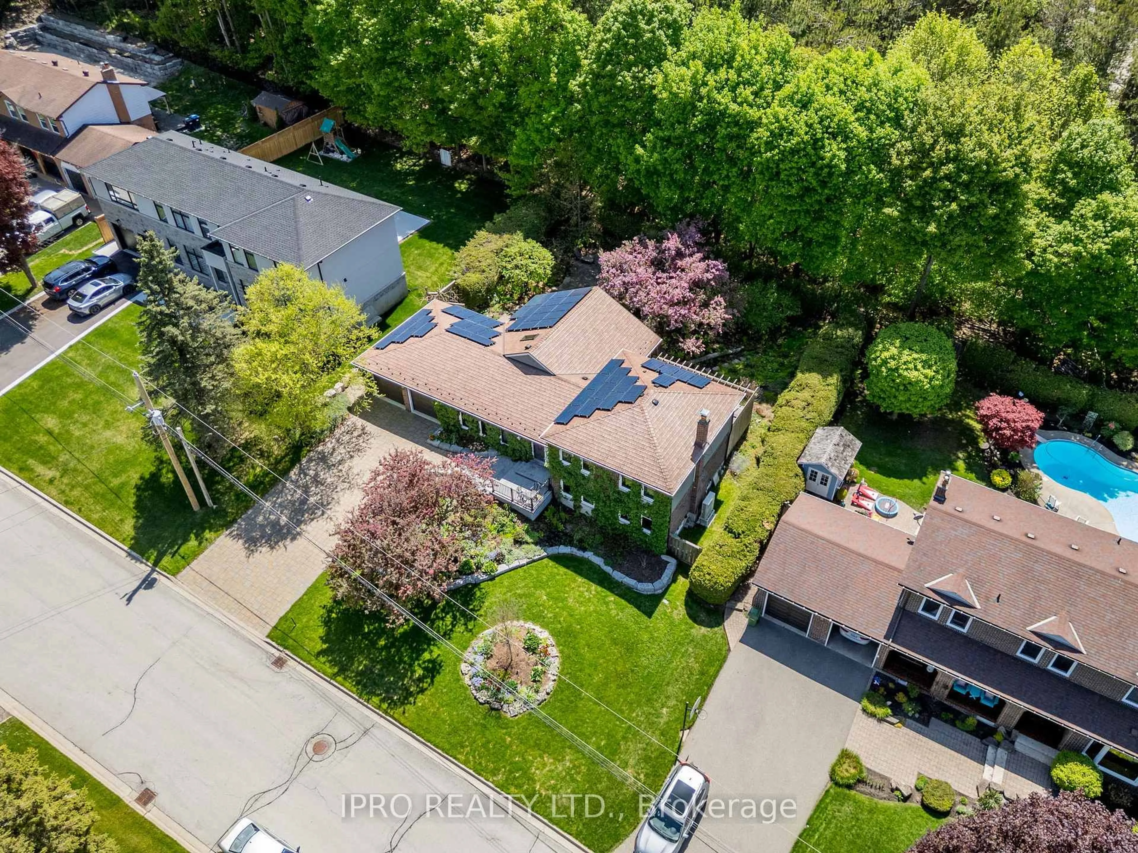 A pic from outside/outdoor area/front of a property/back of a property/a pic from drone, street for 25 Orsi Rd, Caledon Ontario L7C 1H6