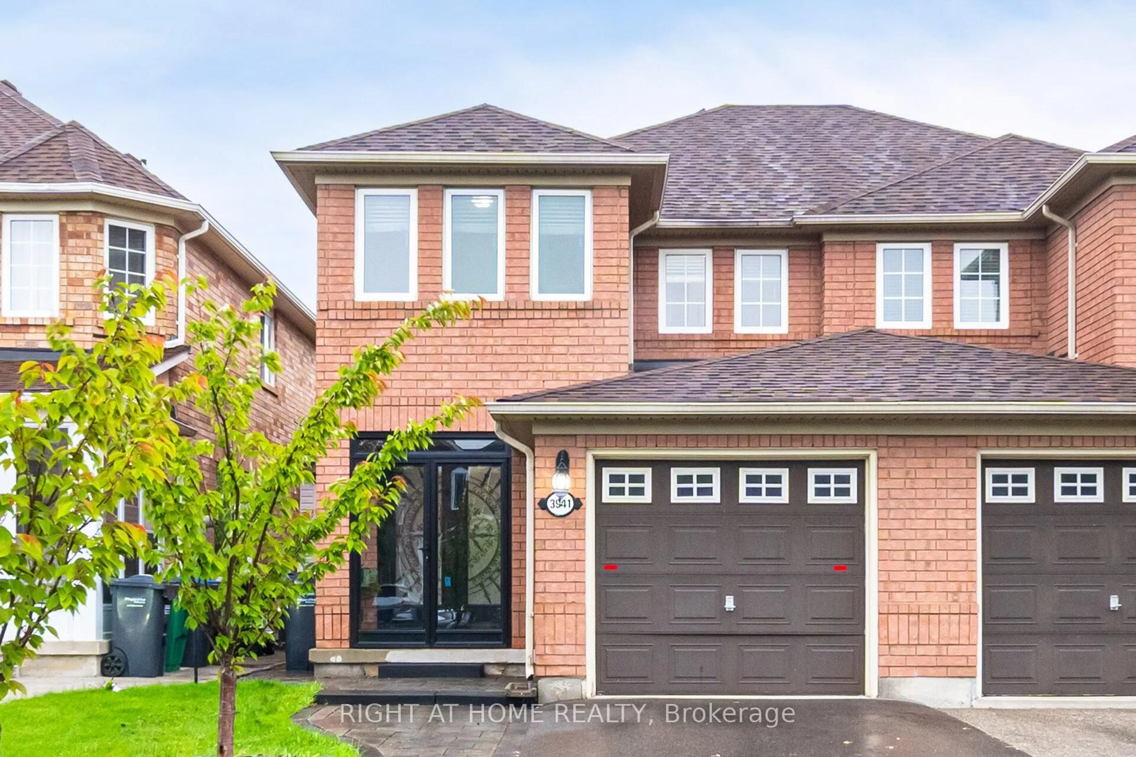 Home with brick exterior material, street for 3941 Milkwood Cres, Mississauga Ontario L5N 8H2