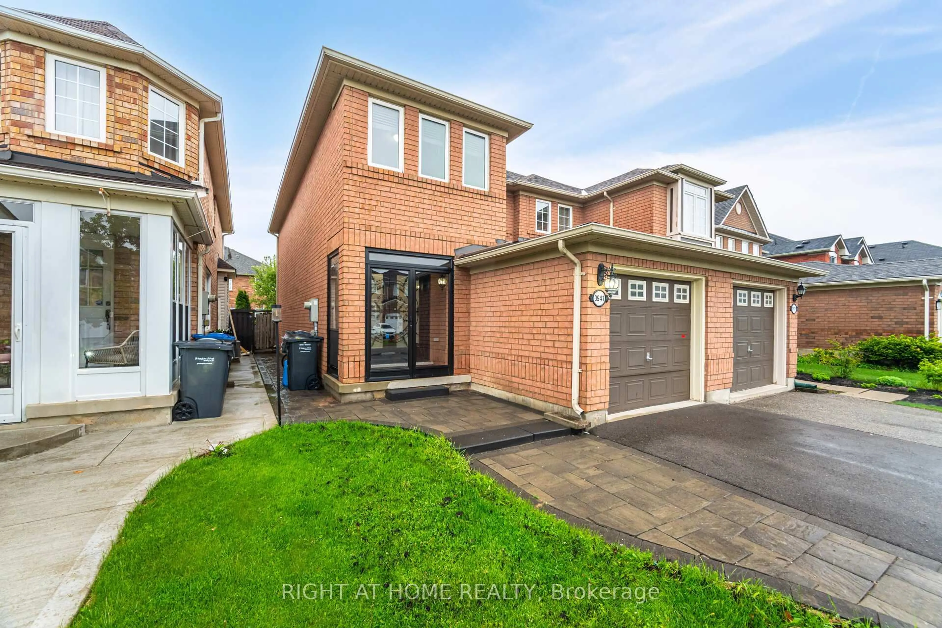 Home with brick exterior material, street for 3941 Milkwood Cres, Mississauga Ontario L5N 8H2