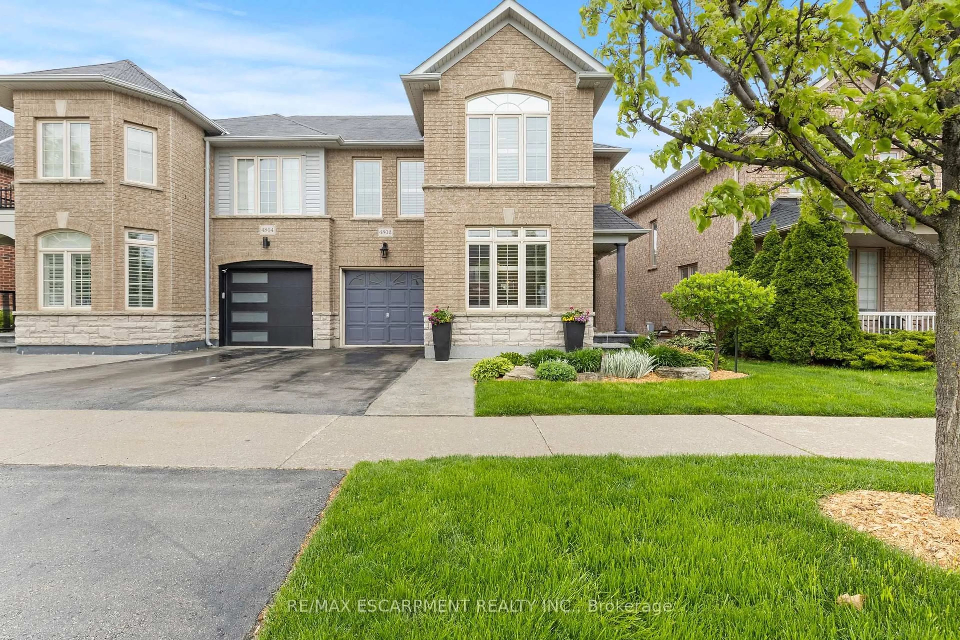 Home with brick exterior material, street for 4802 Thomas Alton Blvd, Burlington Ontario L7M 0J5