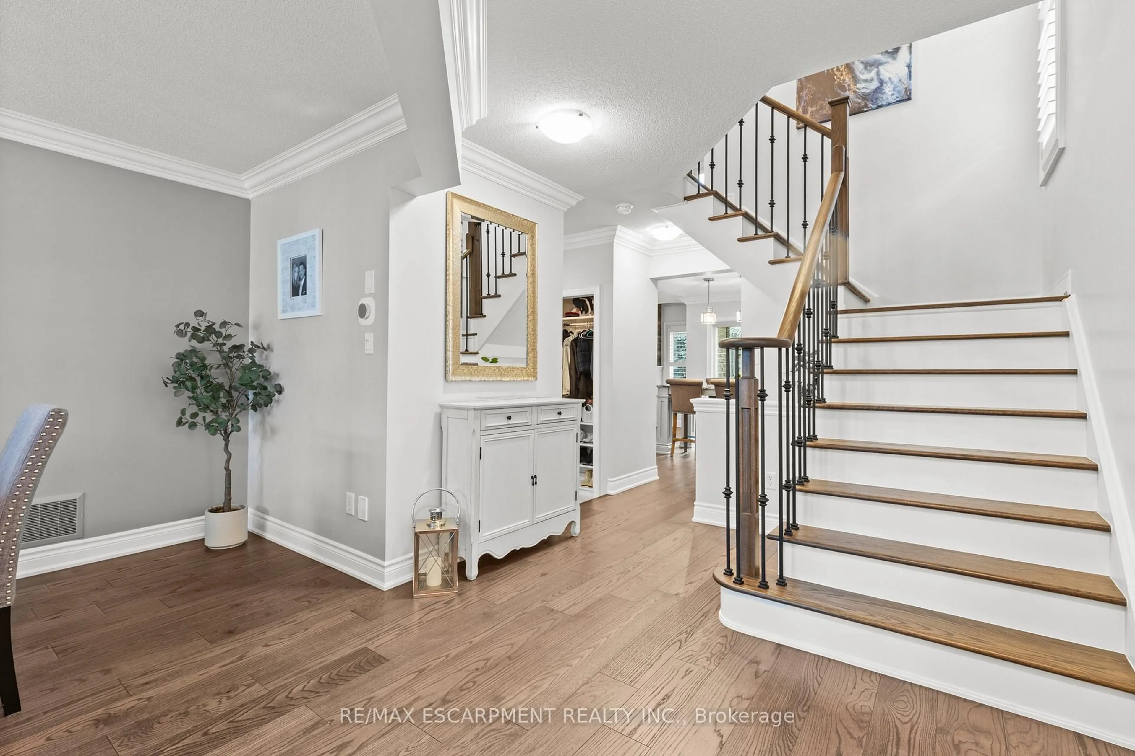 Indoor entryway for 4802 Thomas Alton Blvd, Burlington Ontario L7M 0J5