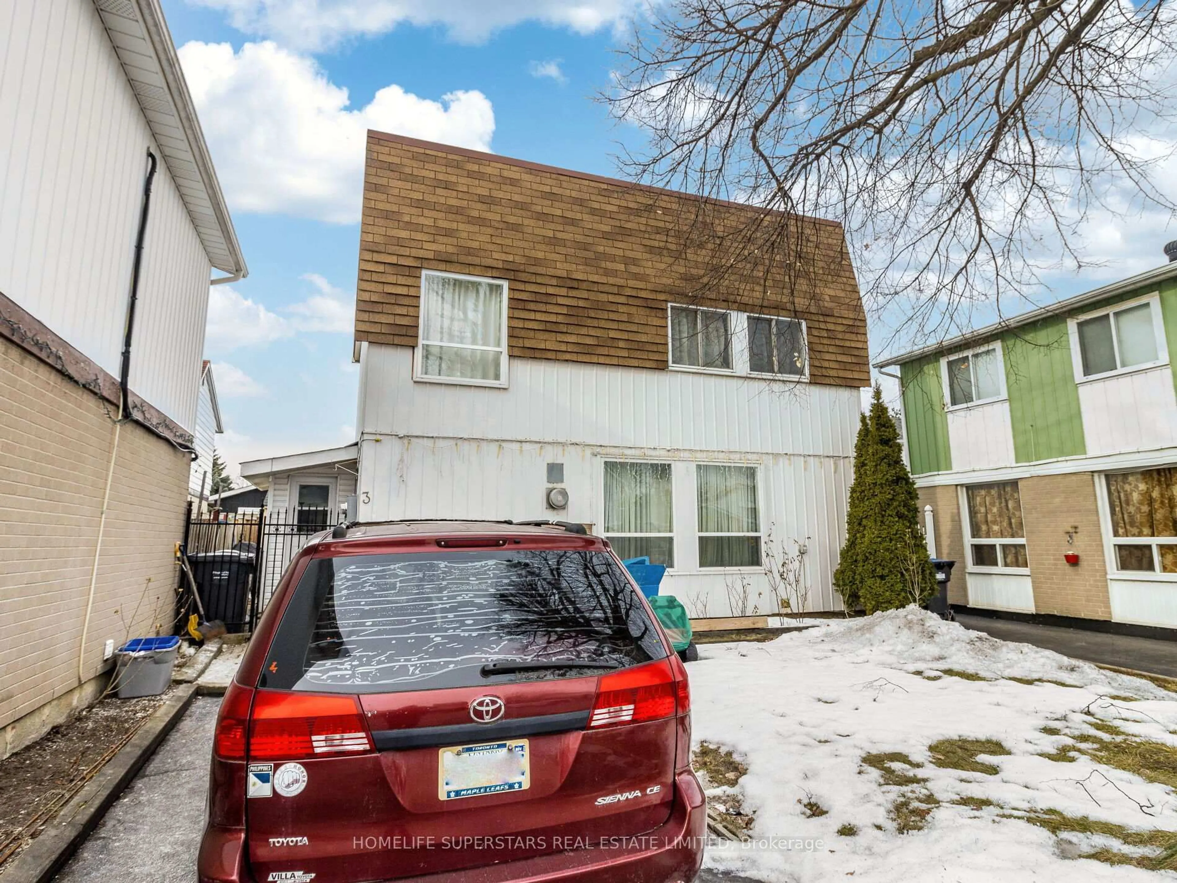 Unknown for 3 Haley Crt, Brampton Ontario L6S 1N6
