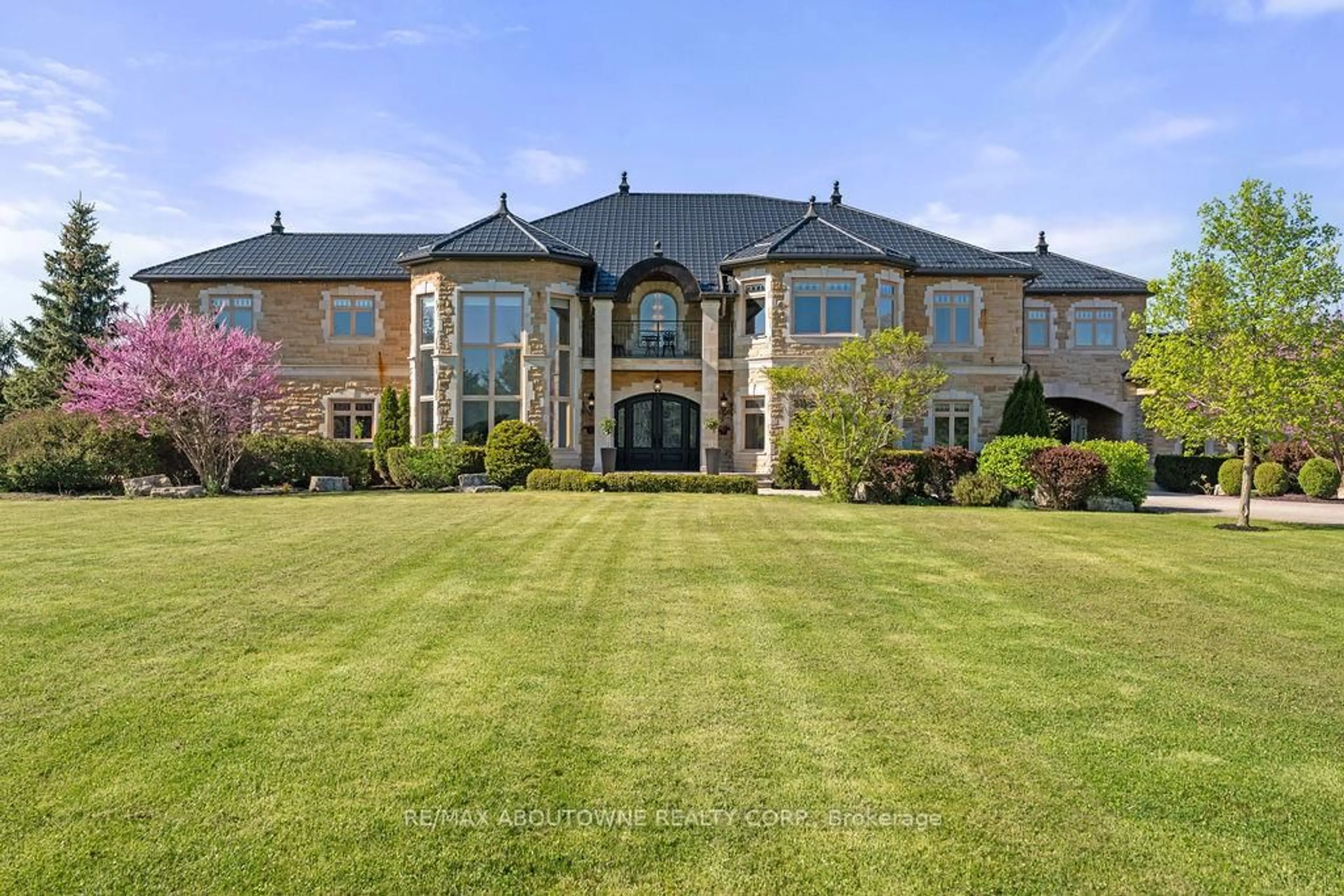 Home with brick exterior material, unknown for 2659 2 Side Rd, Burlington Ontario L7M 0T7
