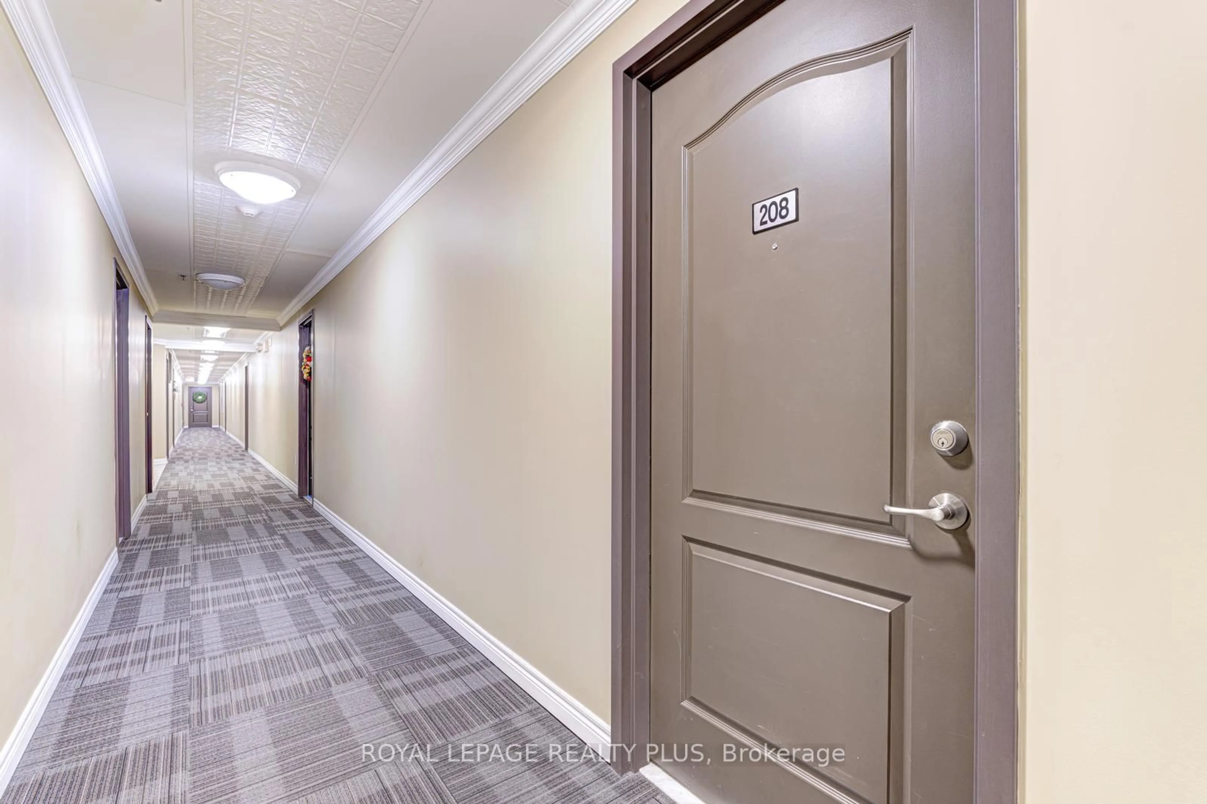 Indoor foyer for 1419 Costigan Rd #208, Milton Ontario L9T 2L4