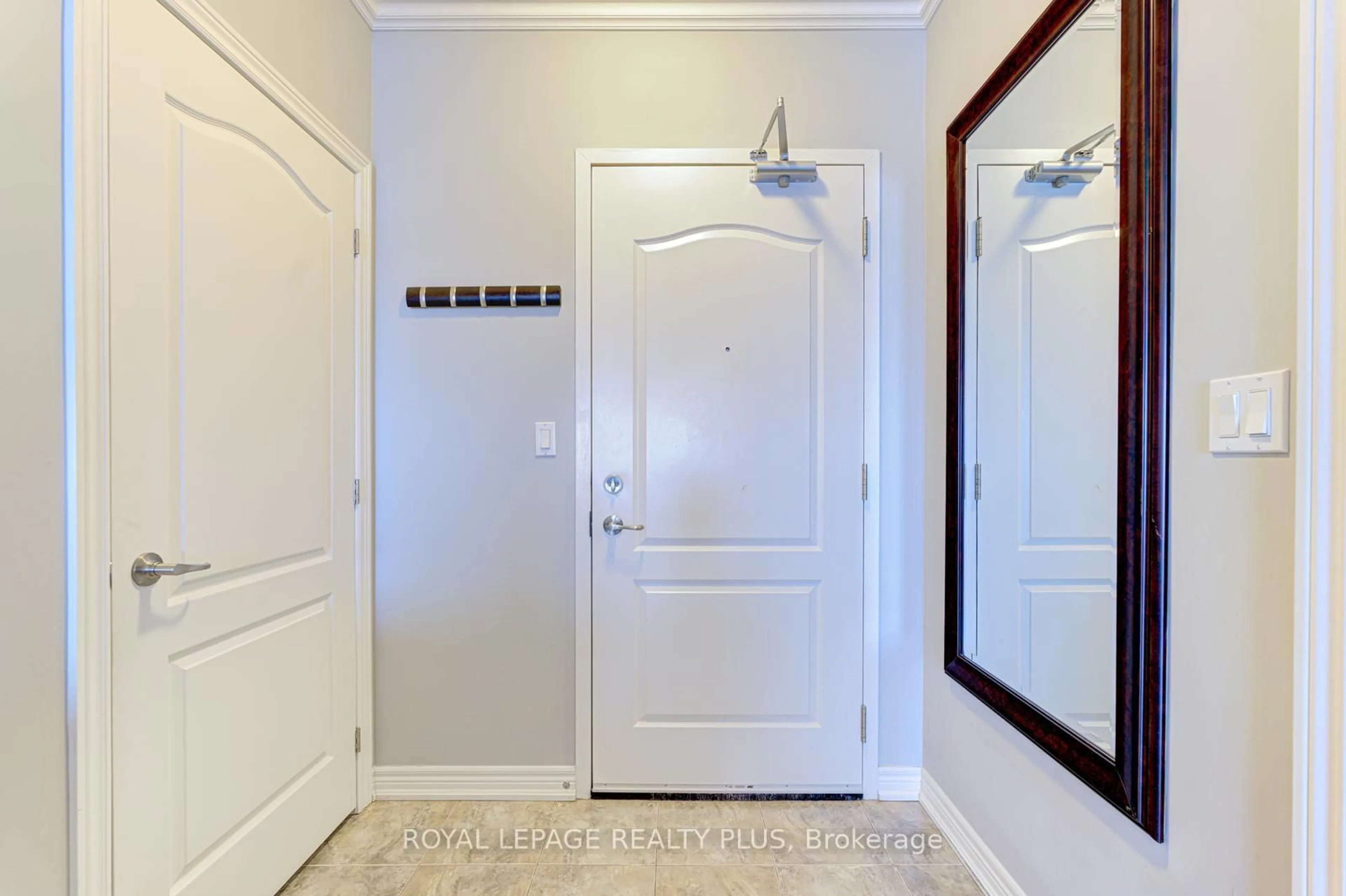 Indoor entryway for 1419 Costigan Rd #208, Milton Ontario L9T 2L4