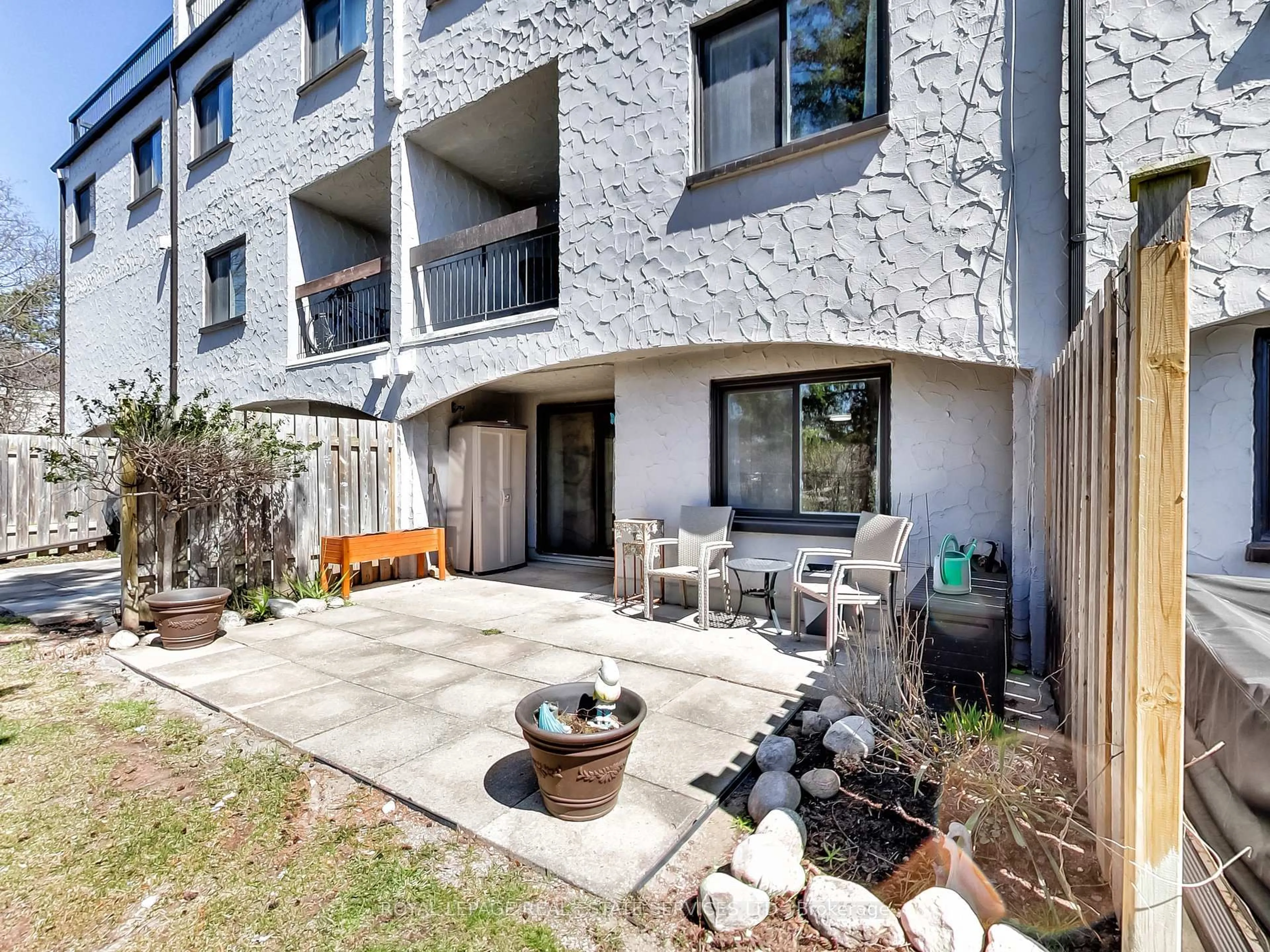 Patio, street for 1008 Falgarwood Dr #5, Oakville Ontario L6H 2P5