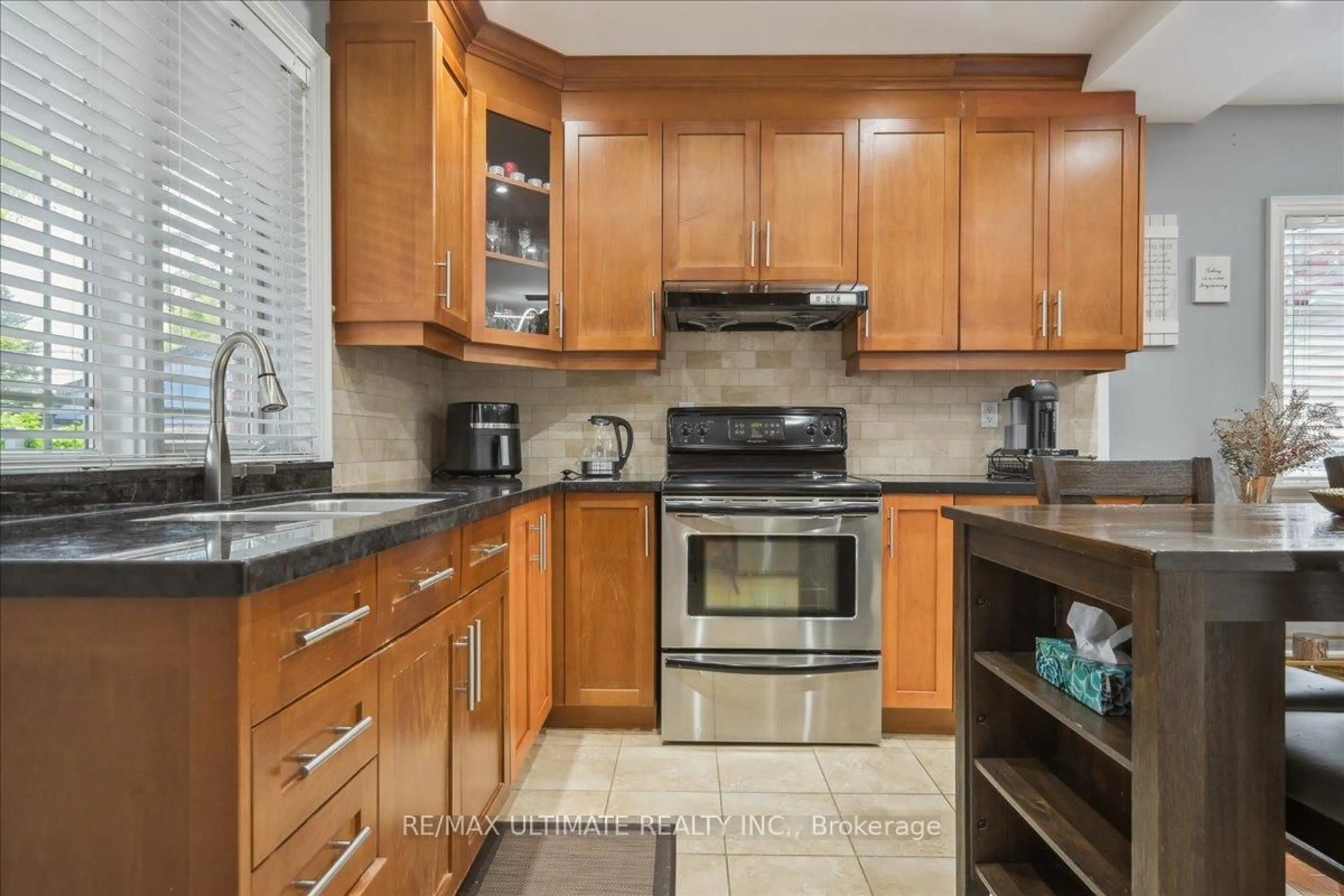 Standard kitchen, ceramic/tile floor for 153 Aileen Ave, Toronto Ontario M6M 1G1